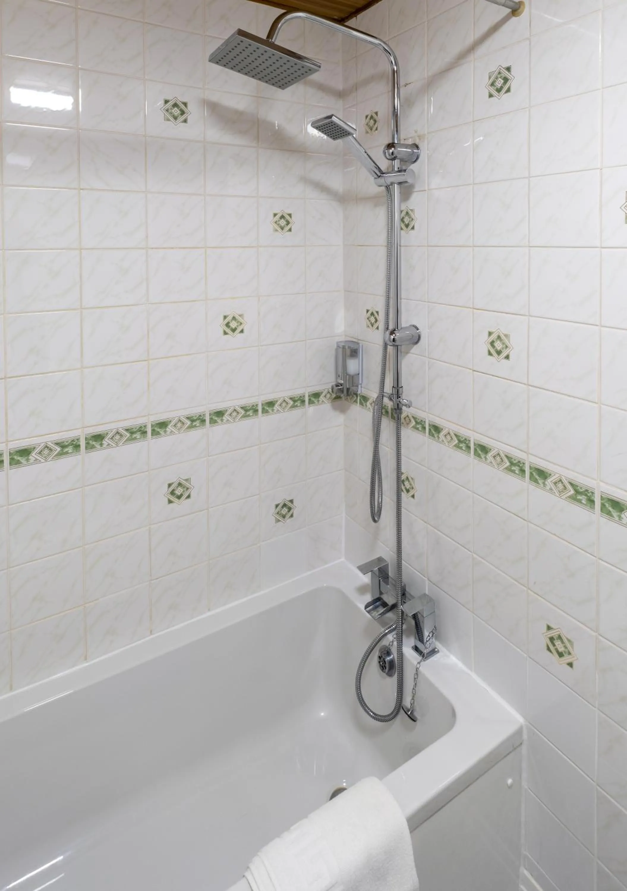 Shower in Royal Lion Hotel