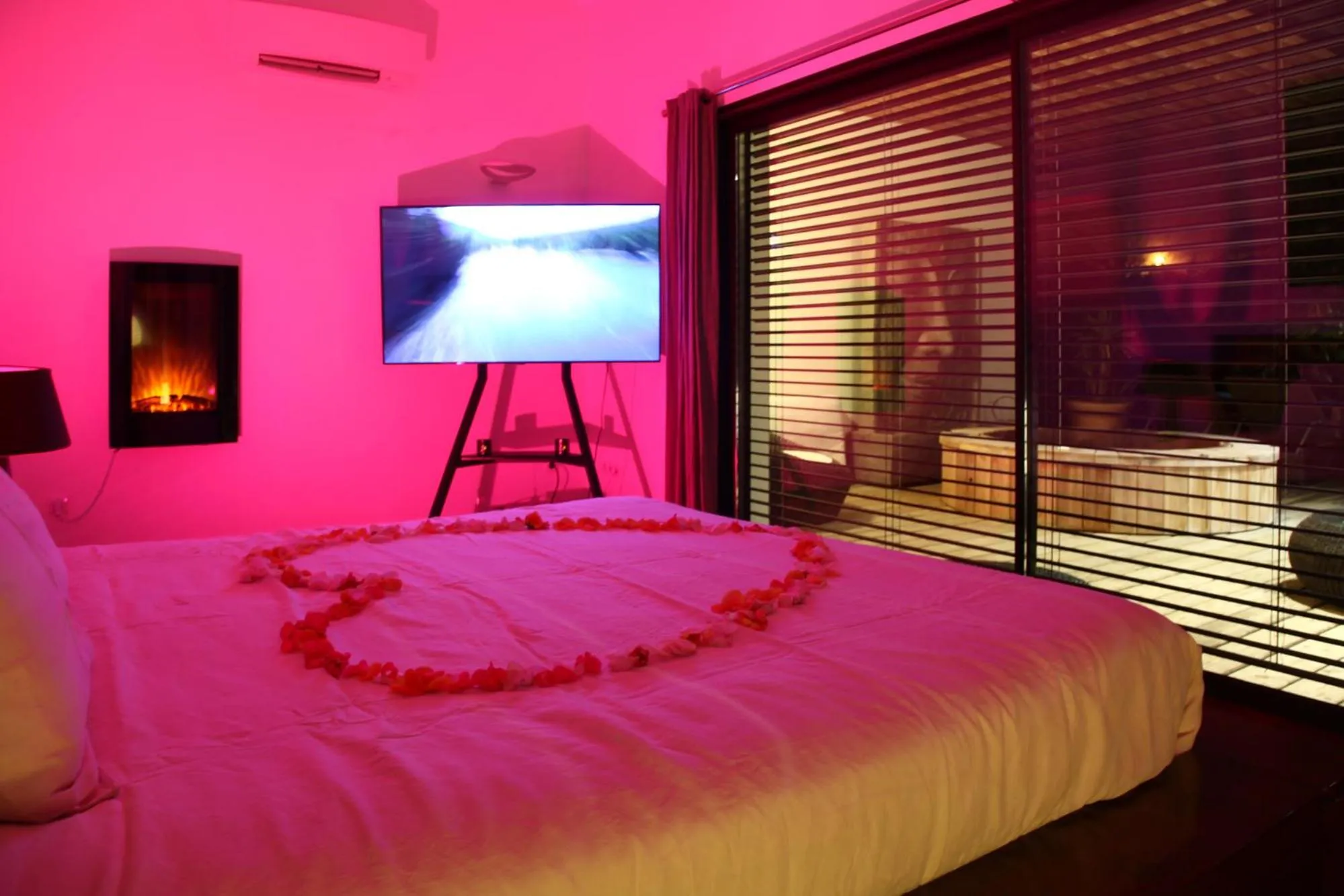 Bedroom, Bed in Villa Margaux