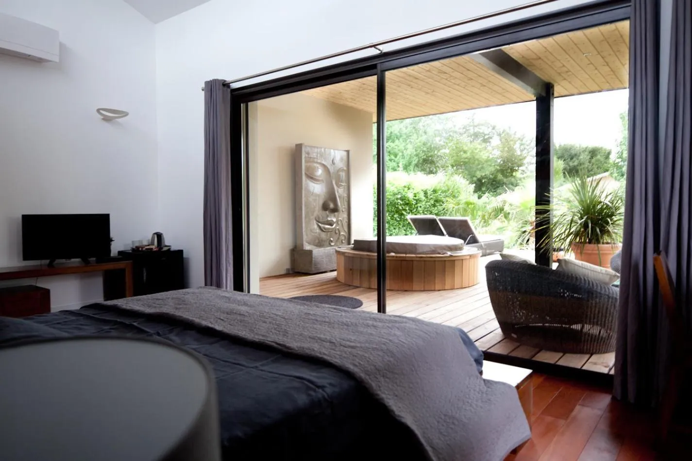 Photo of the whole room, Bed in Villa Margaux