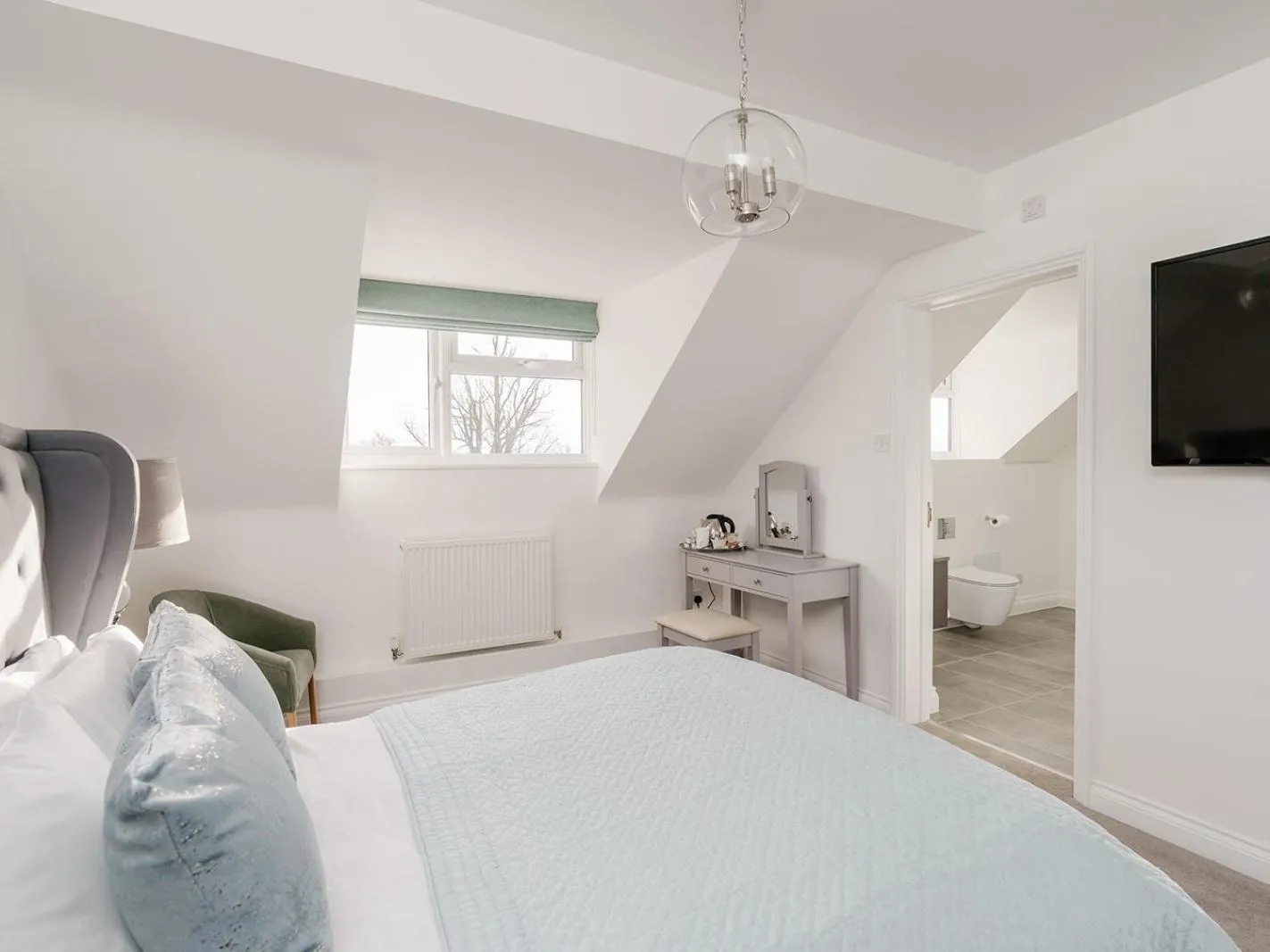 Bedroom in Pike and Eel Hotel and Marina