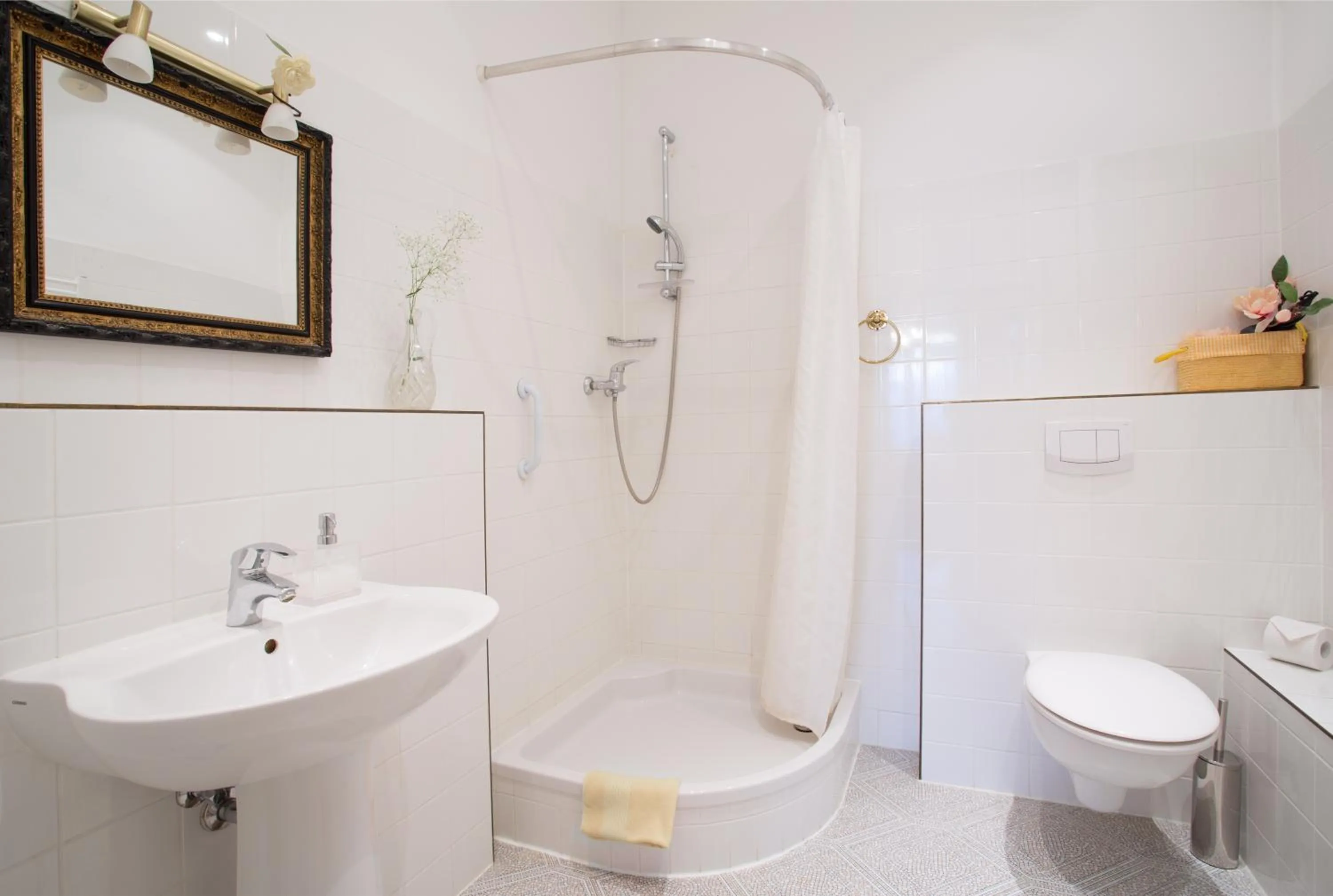 Shower in Das Literaturhotel Berlin