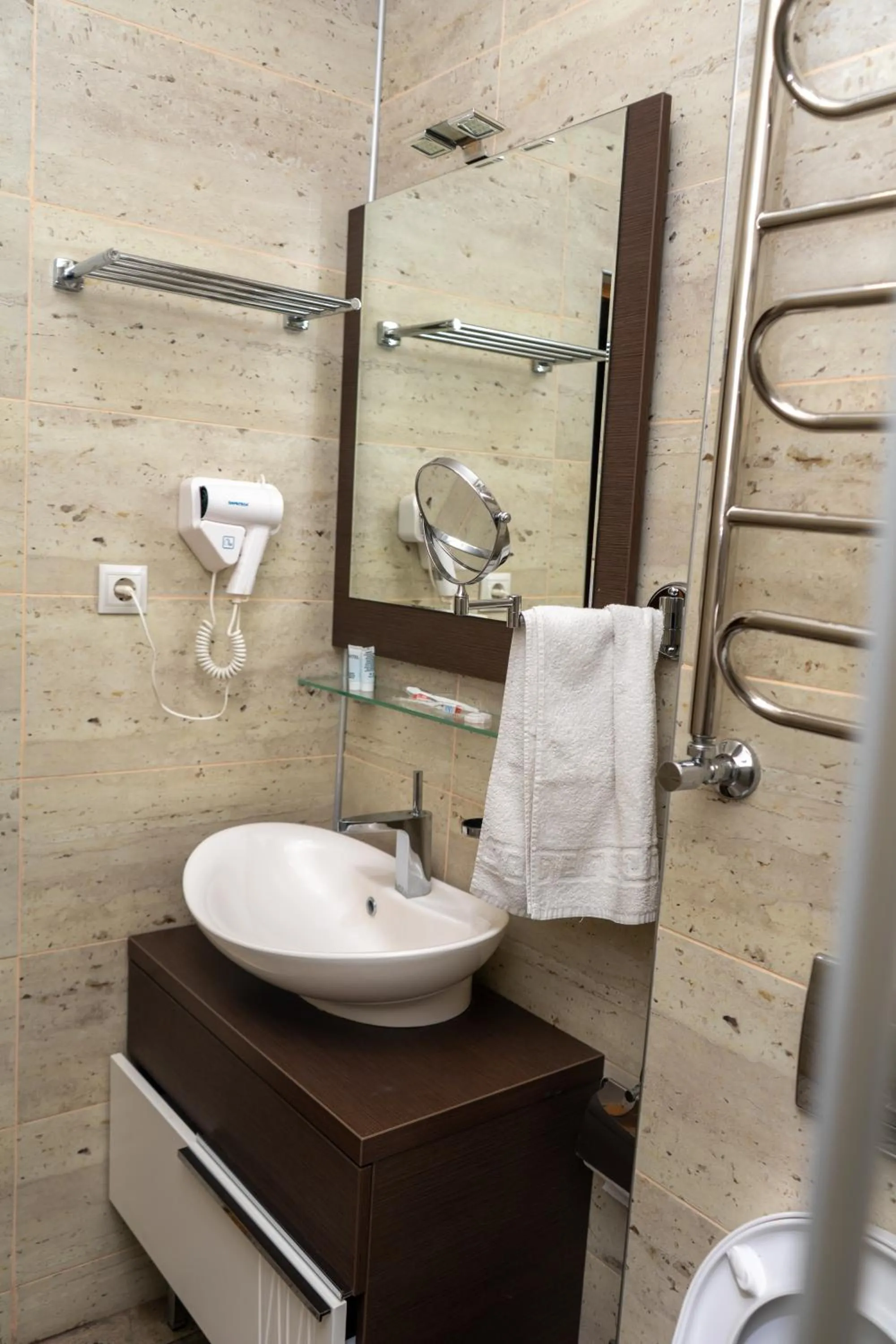 Bathroom in 7 days hotel