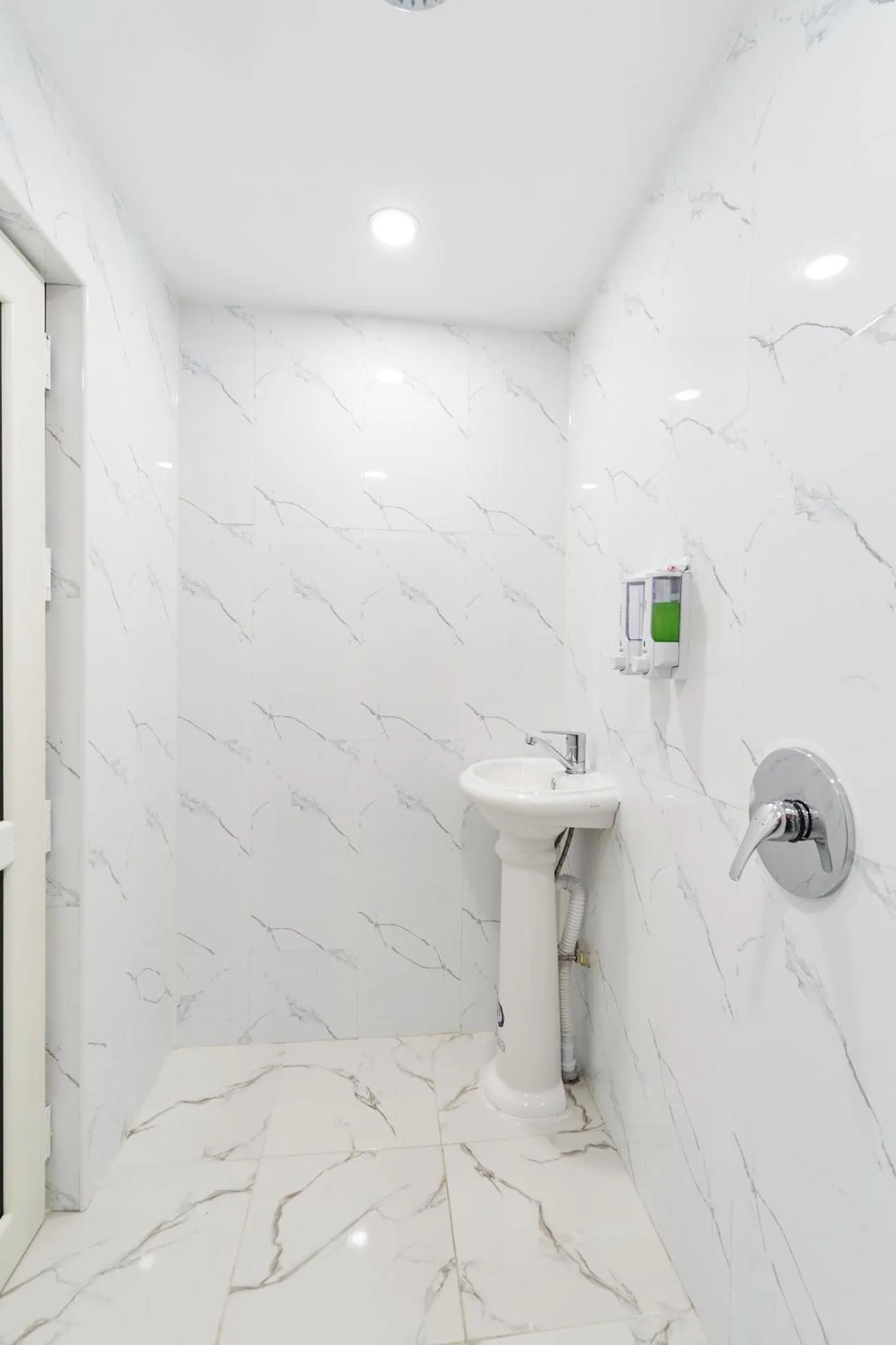 Bathroom in 7 days hotel