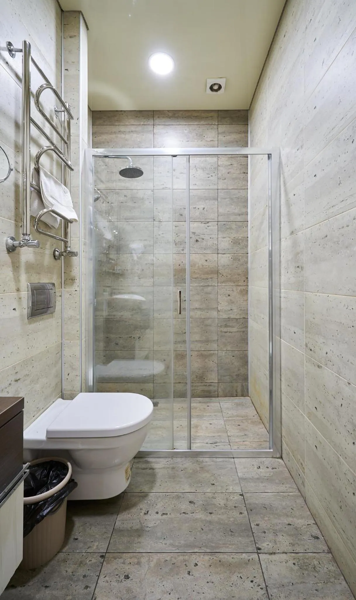 Shower in 7 days hotel