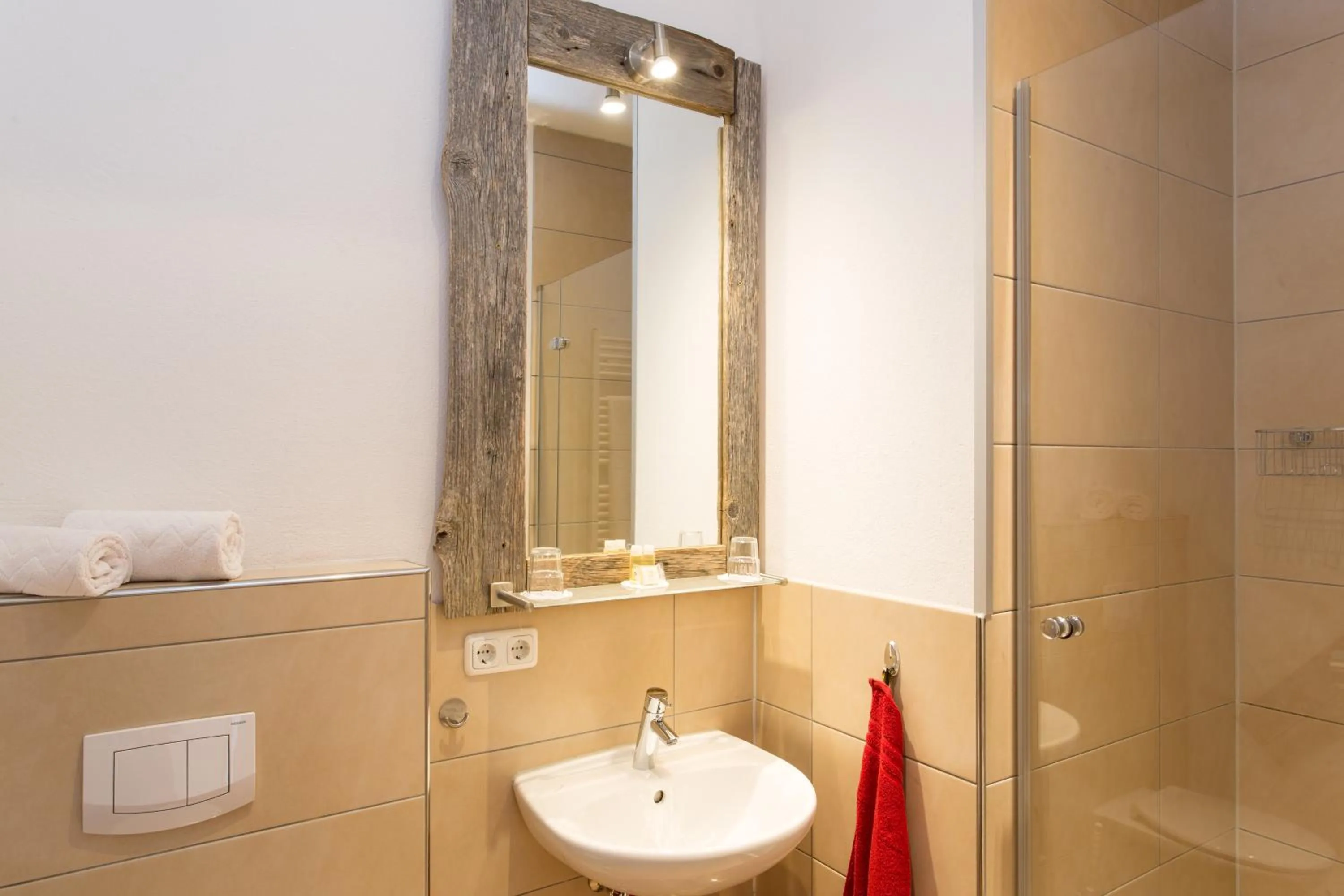 Bathroom in Gasthof zum Hirsch