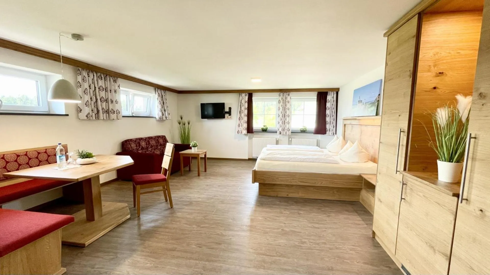 Photo of the whole room, Bed in Landhotel Schwarzenbach - Wellness & Spa