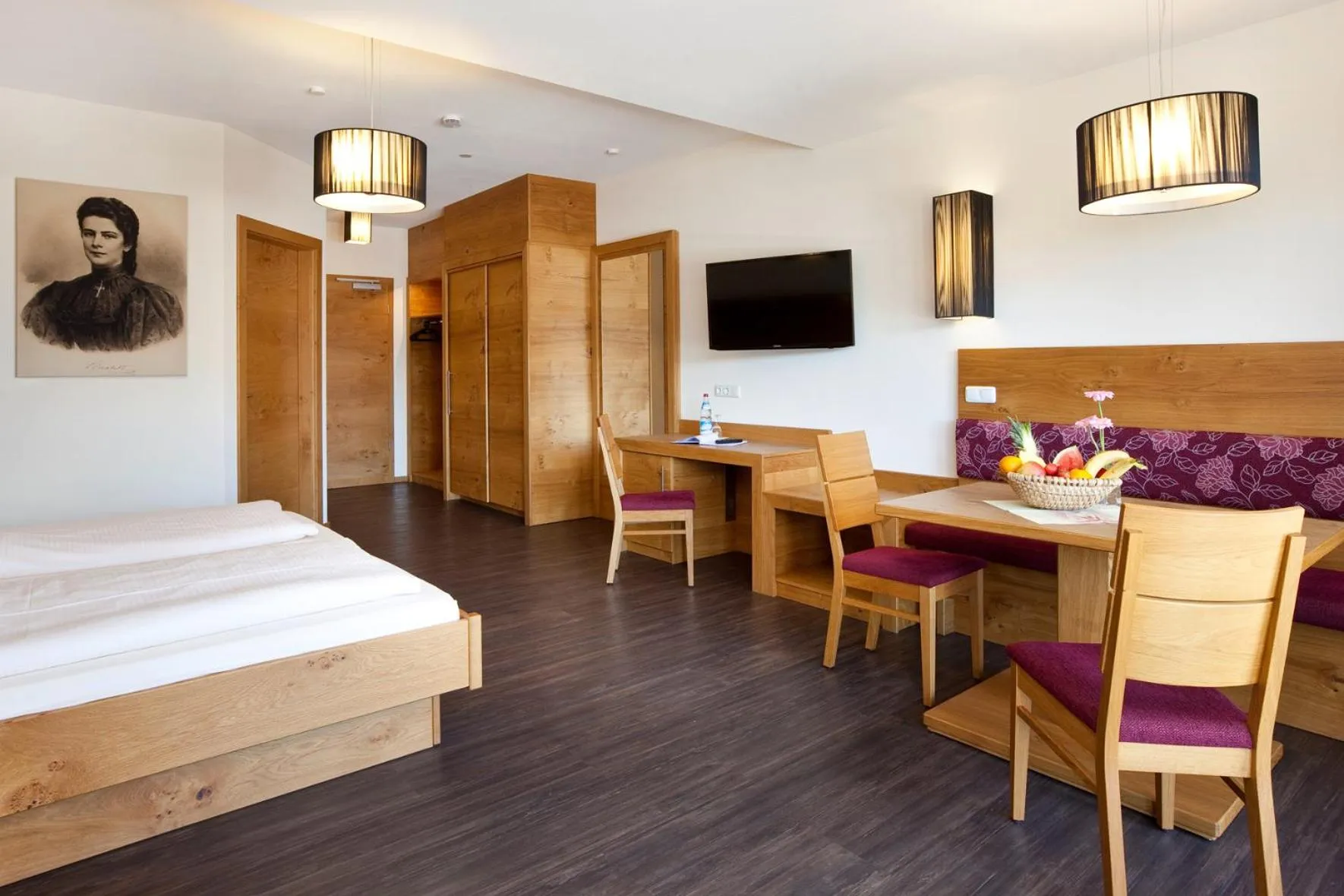 TV and multimedia, Bed in Landhotel Schwarzenbach - Wellness & Spa