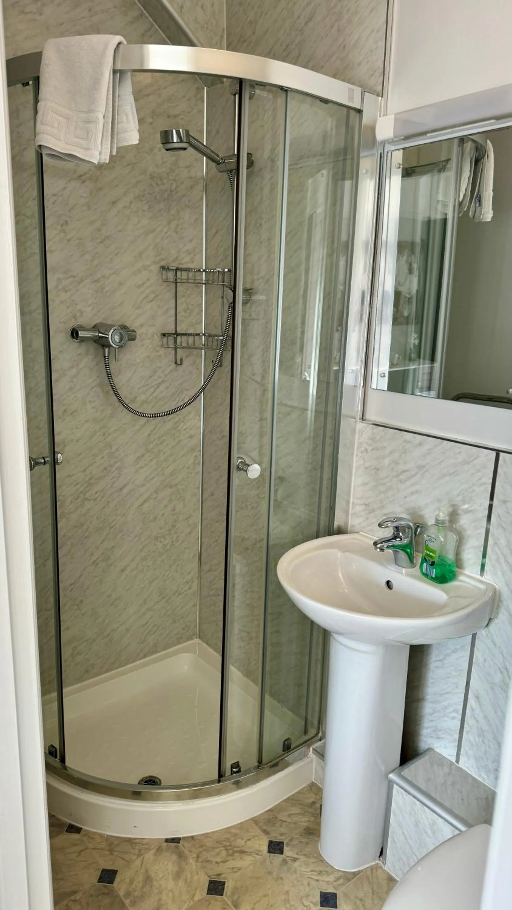 Shower in Blue Bell Inn