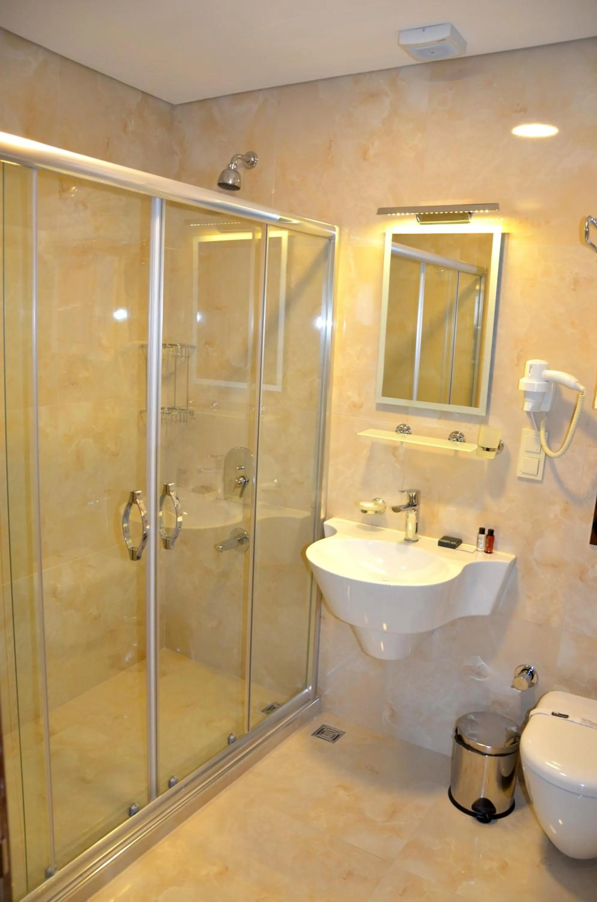 Shower in Ahmet Efendi Konağı