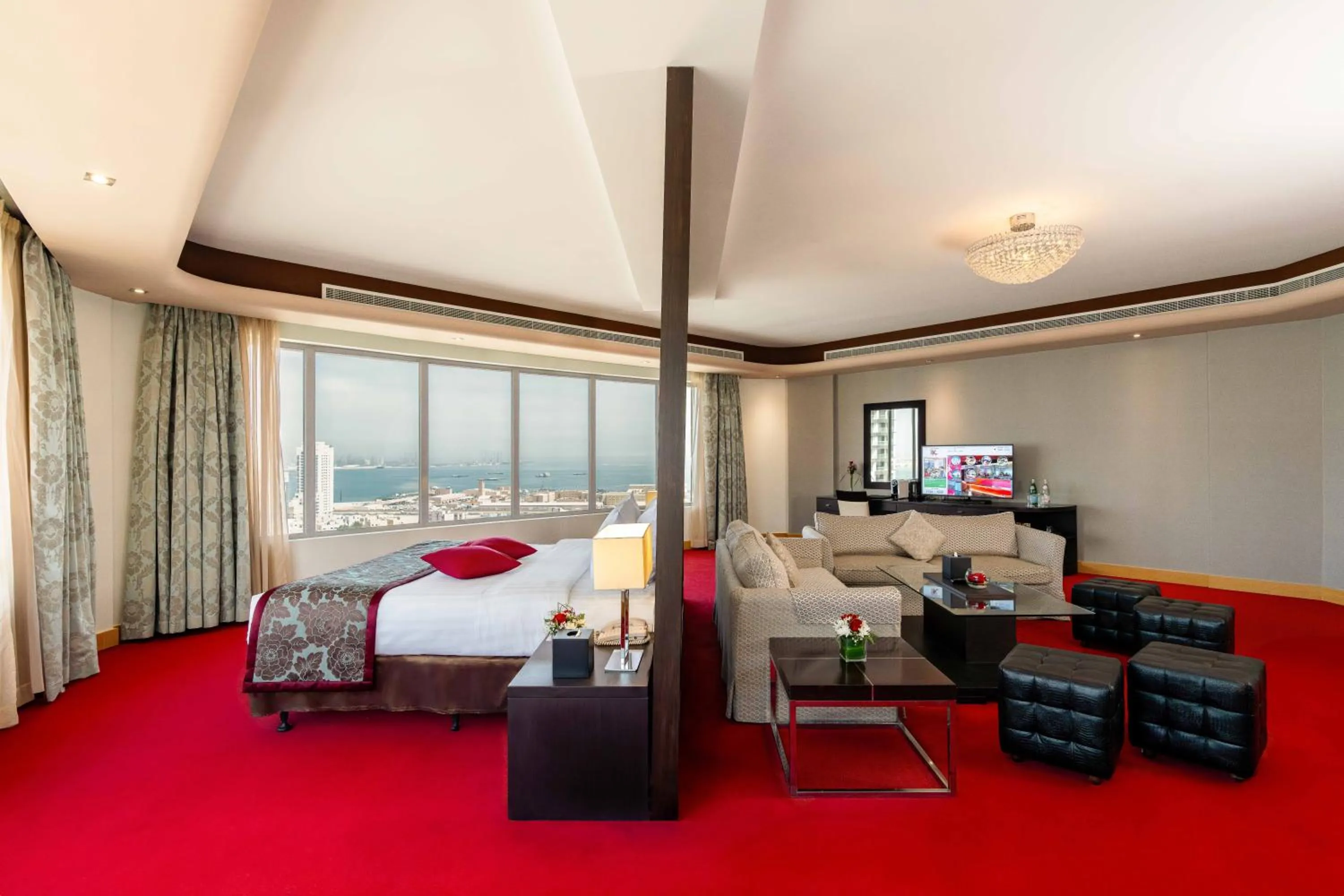 Seating area, Bed in The K Hotel