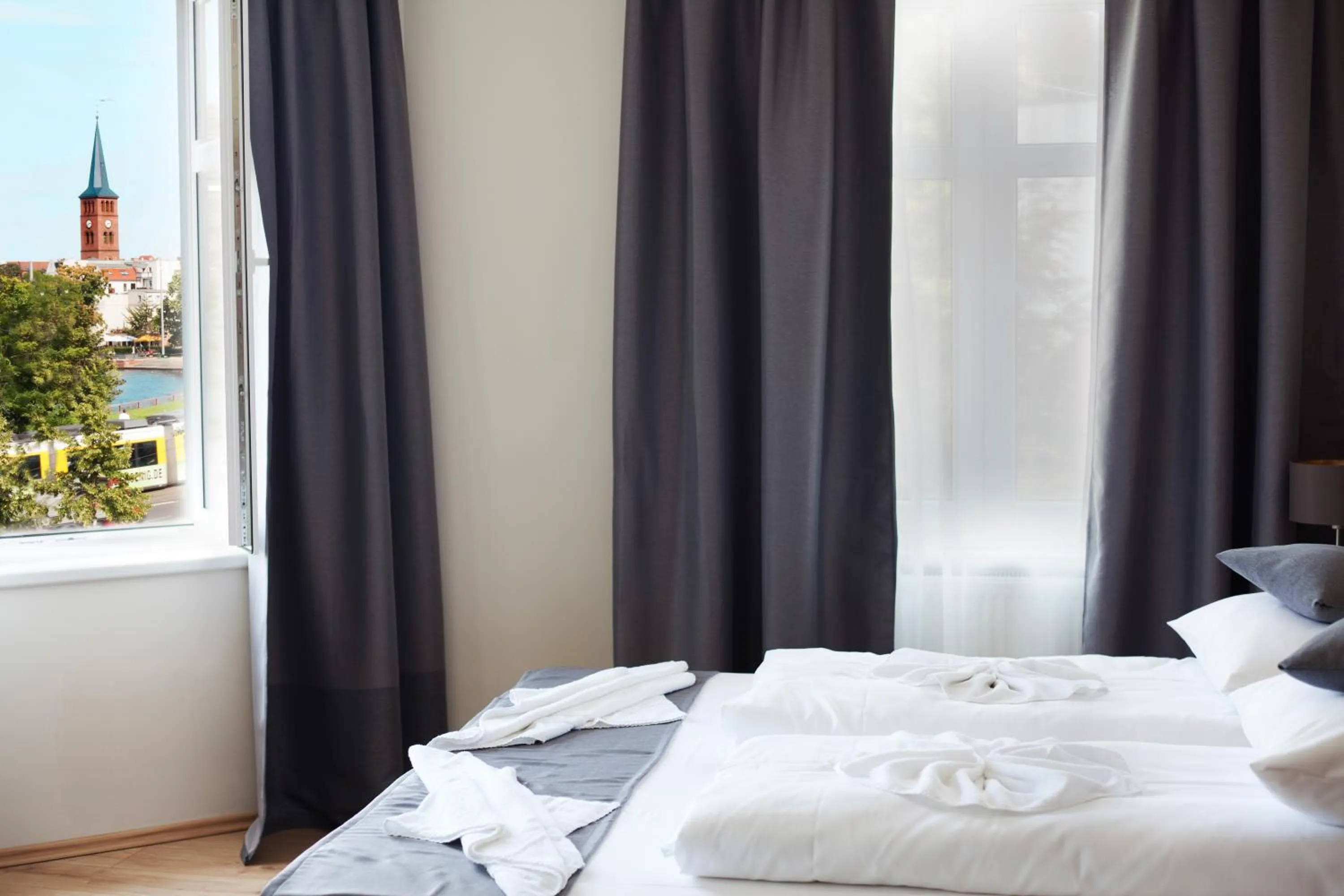 Photo of the whole room, Bed in Hotel Bett und Buch