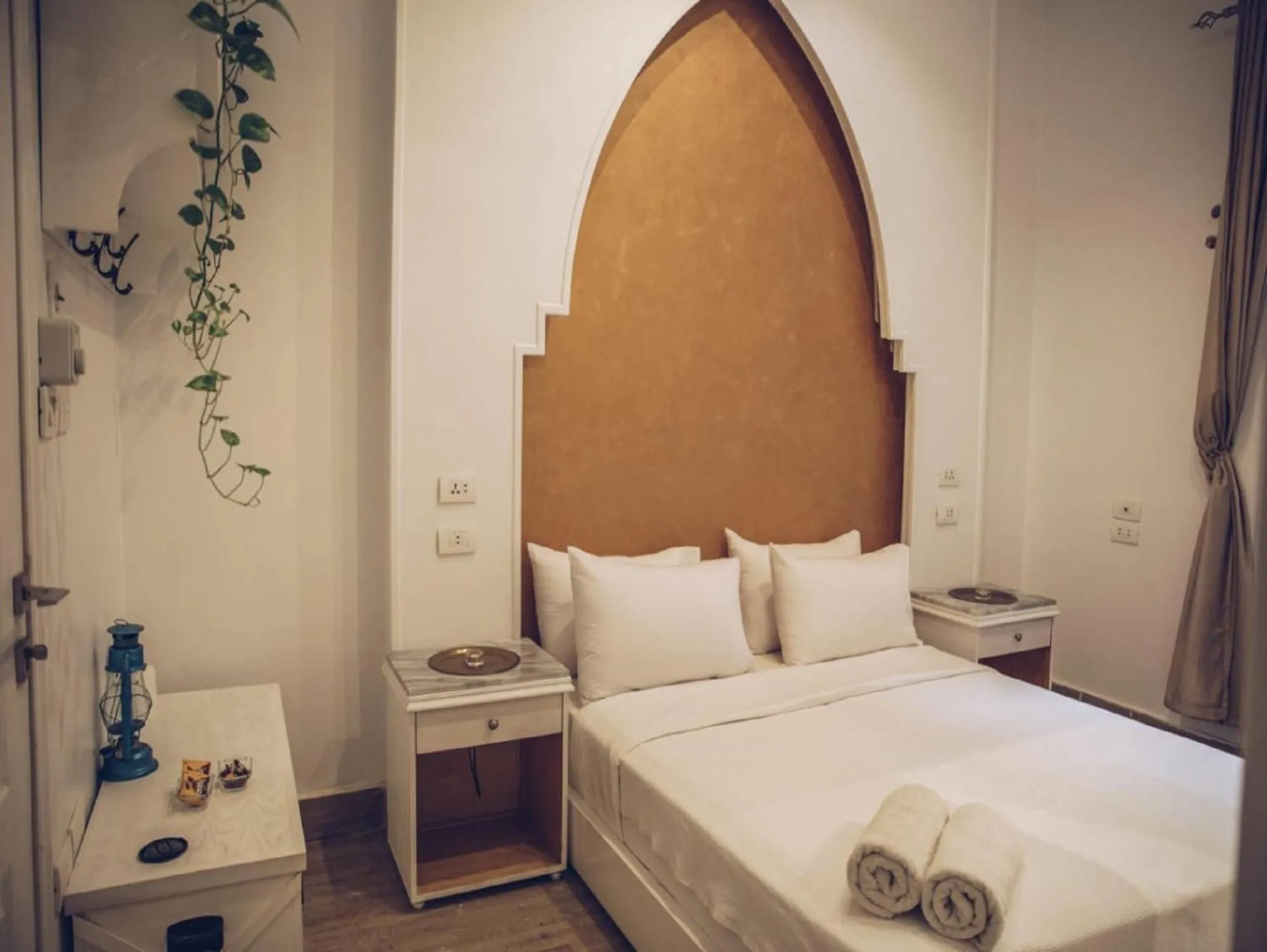 Photo of the whole room, Bed in Paris Hotel Cairo