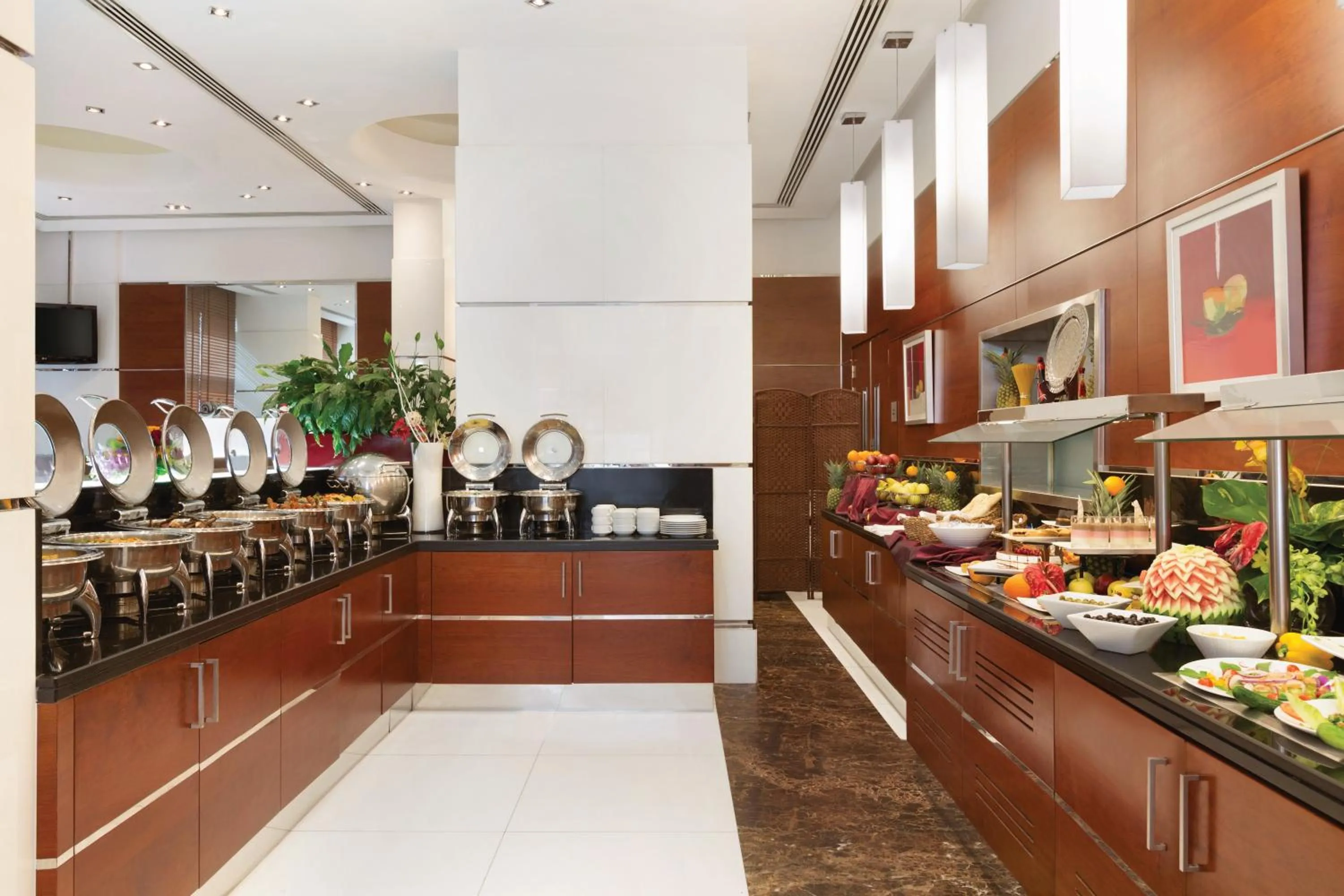 Restaurant/places to eat in Golden Sands Hotel & Residences