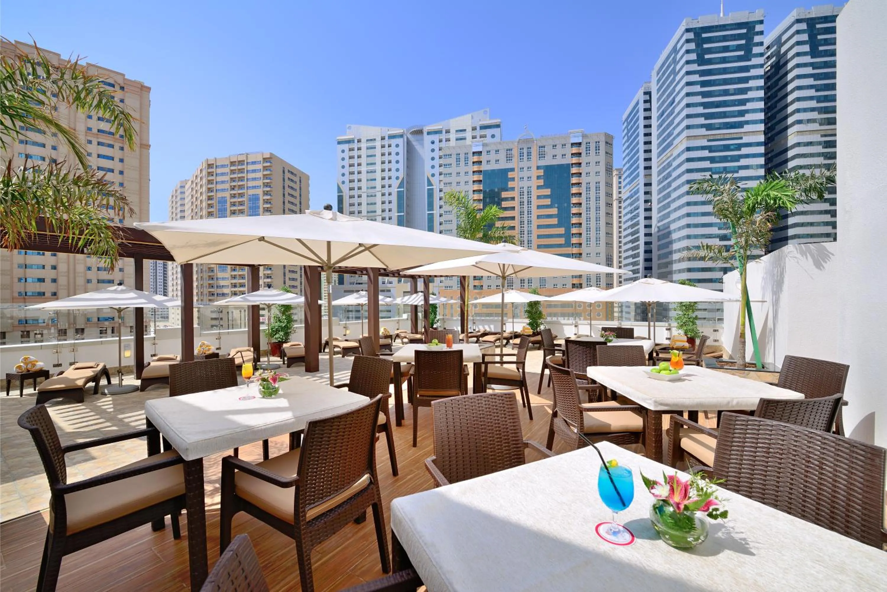 Restaurant/places to eat in Golden Sands Hotel & Residences