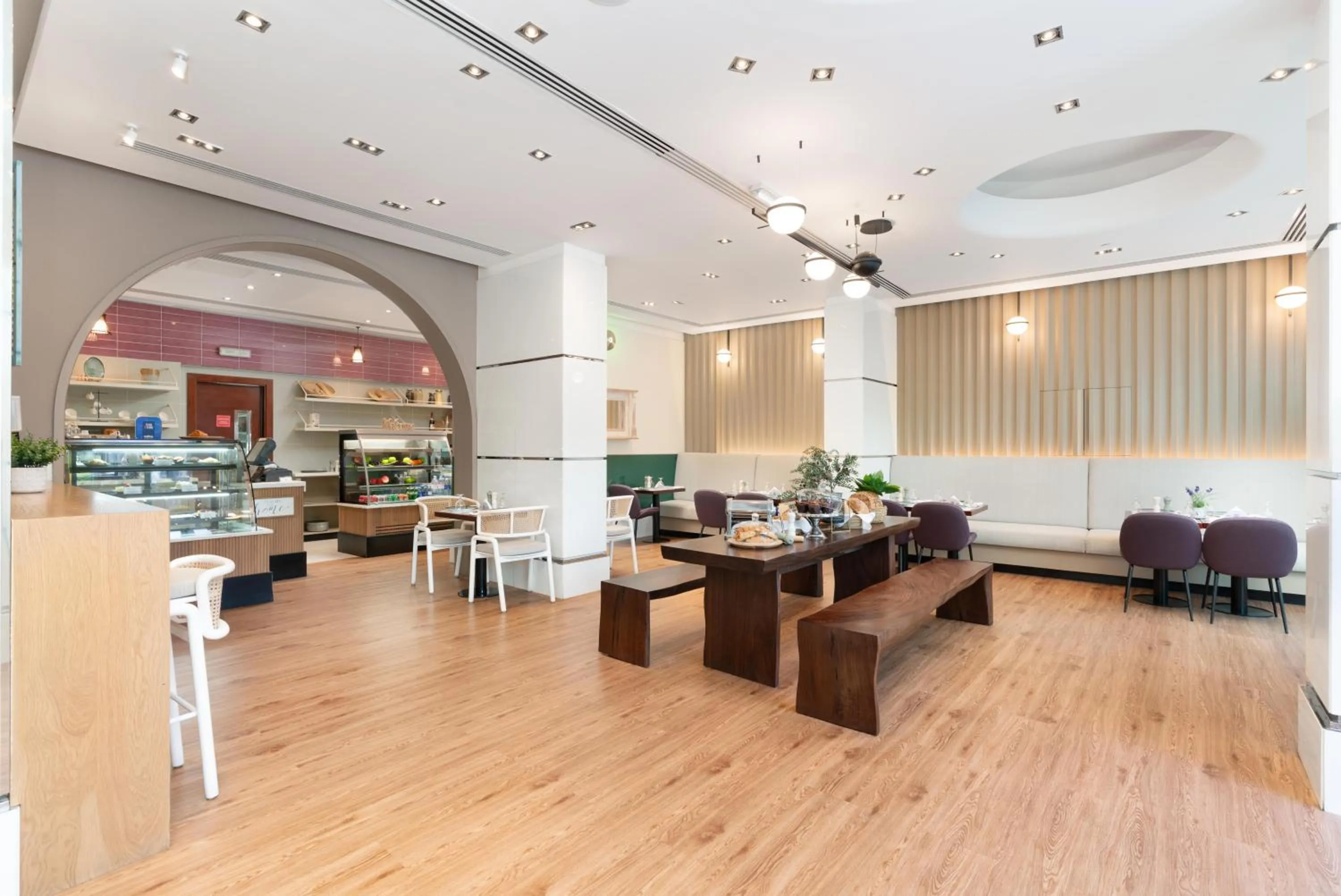 Restaurant/places to eat in Golden Sands Hotel & Residences