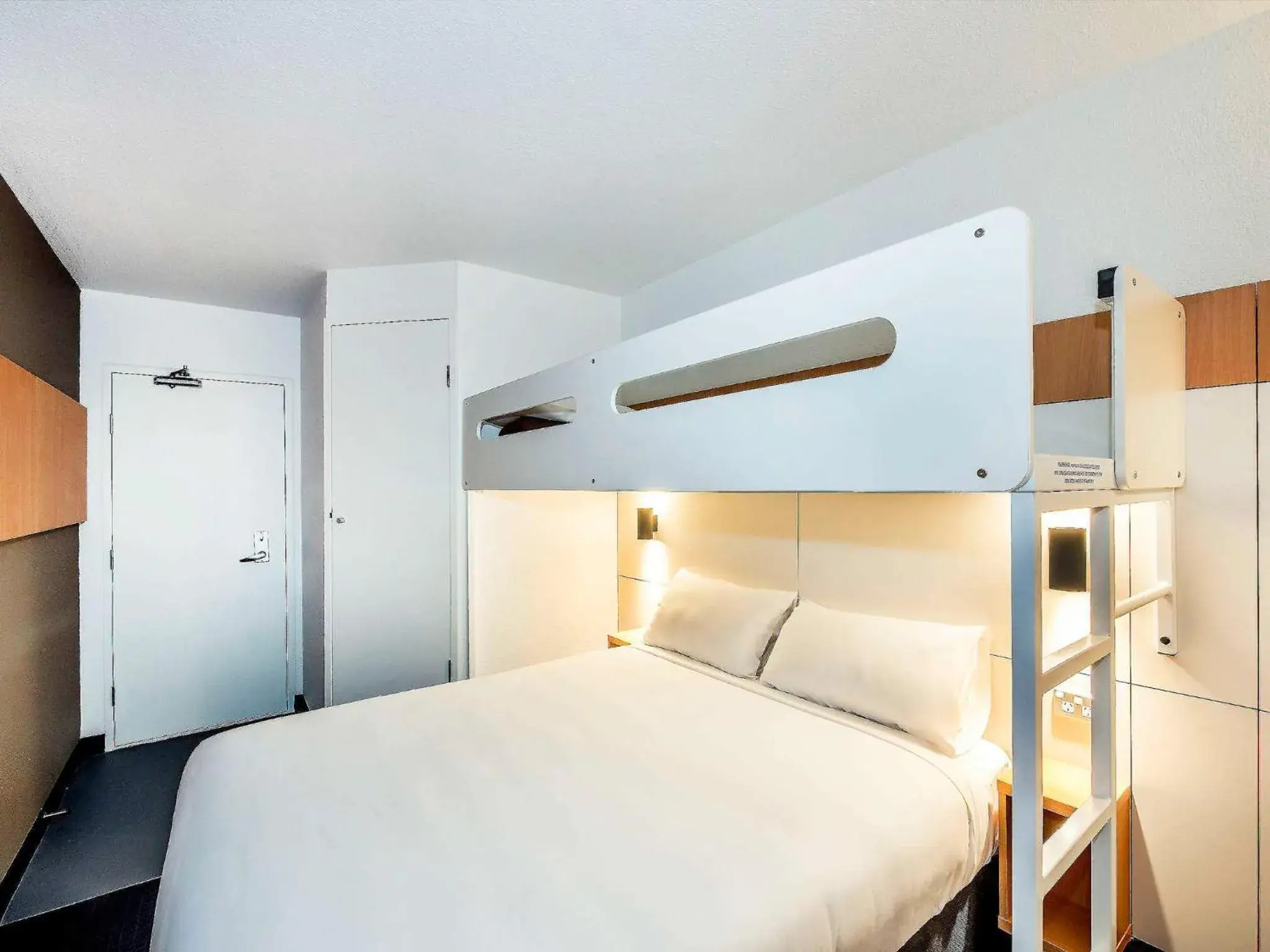 Queen Room with Single Bunk Bed in ibis Budget - Enfield Queen Room with Single Bunk Bed in ibis Budget - Enfield