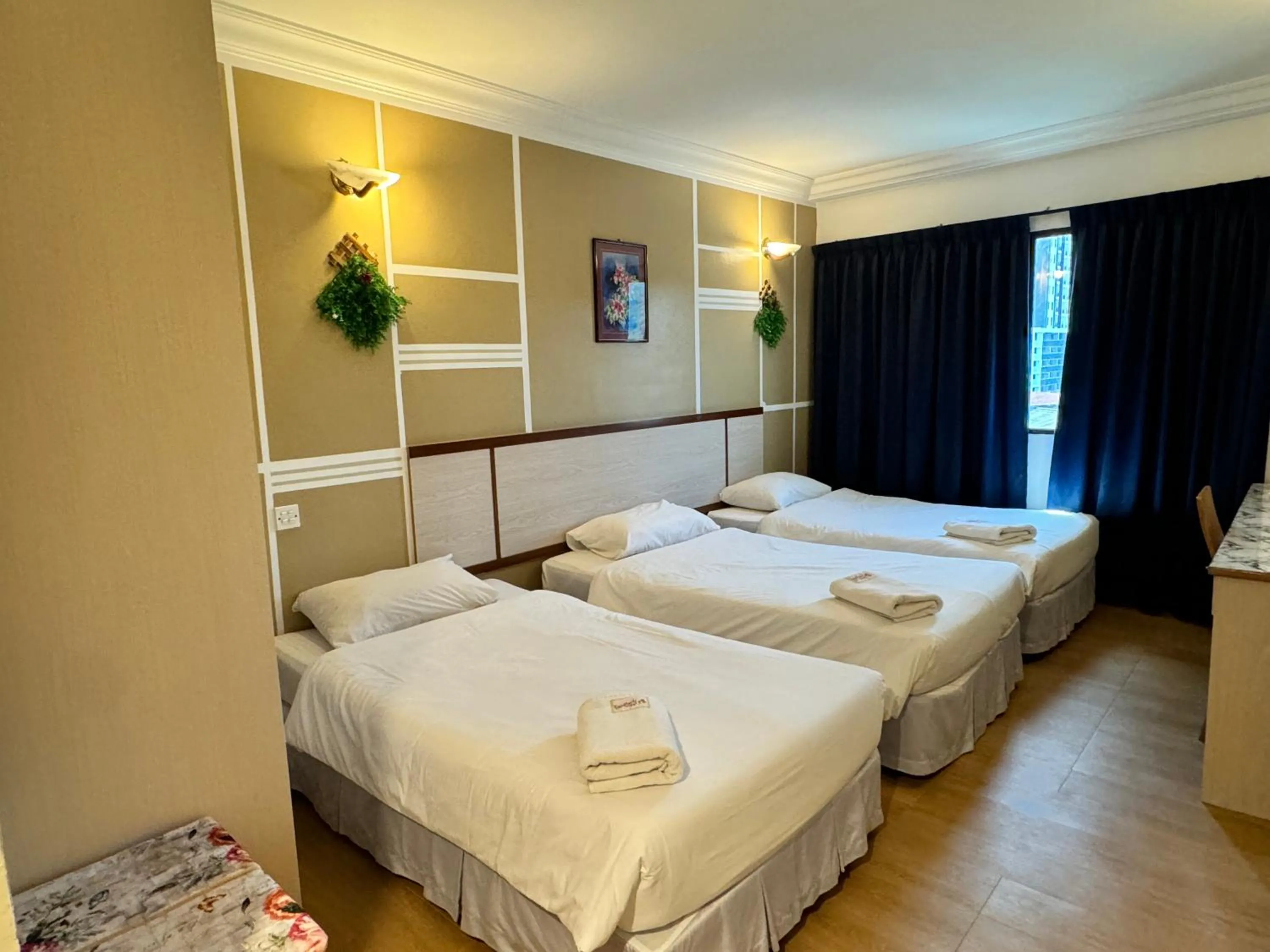 Photo of the whole room, Bed in Fair Park Hotel