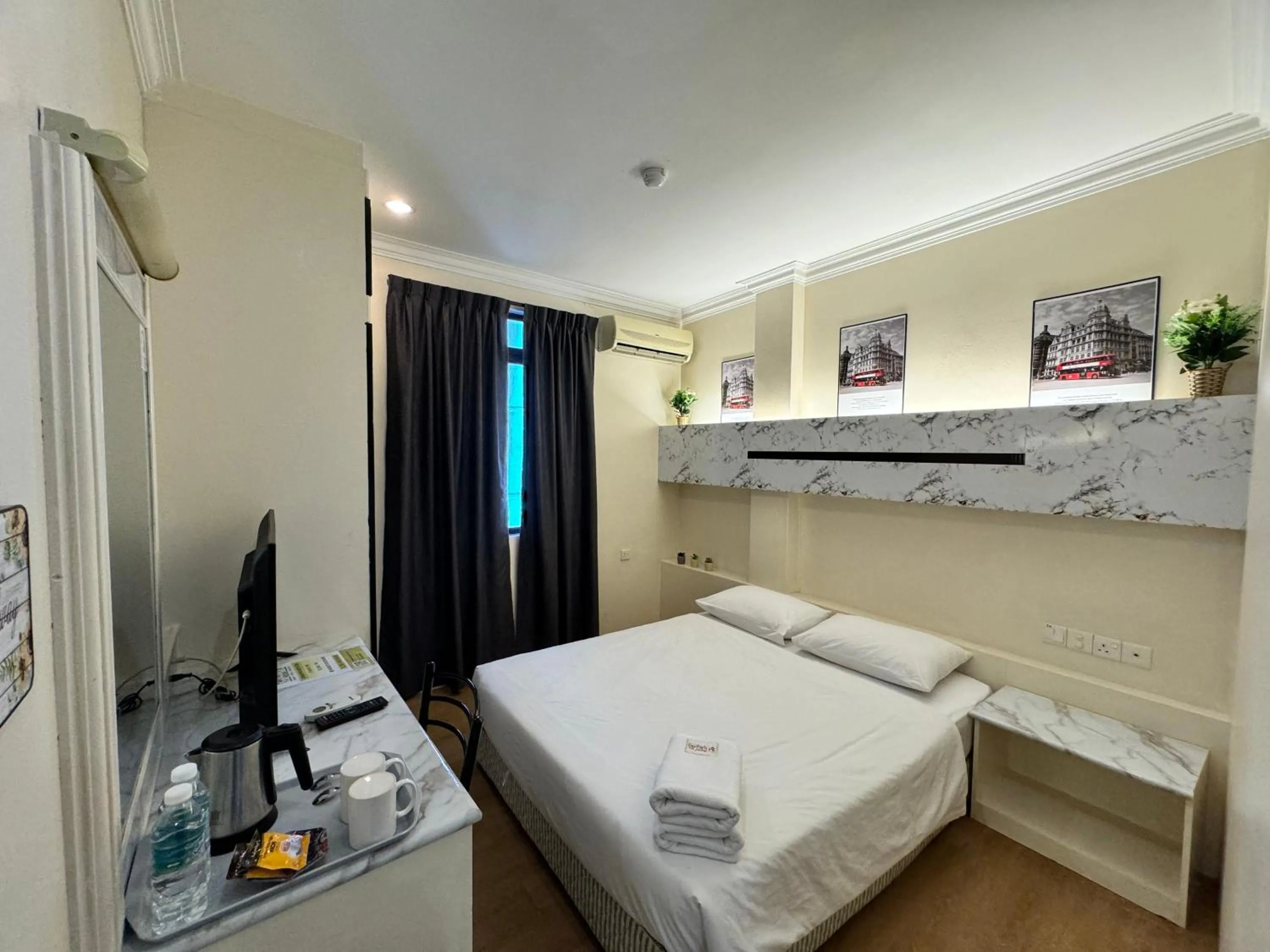 Bed in Fair Park Hotel