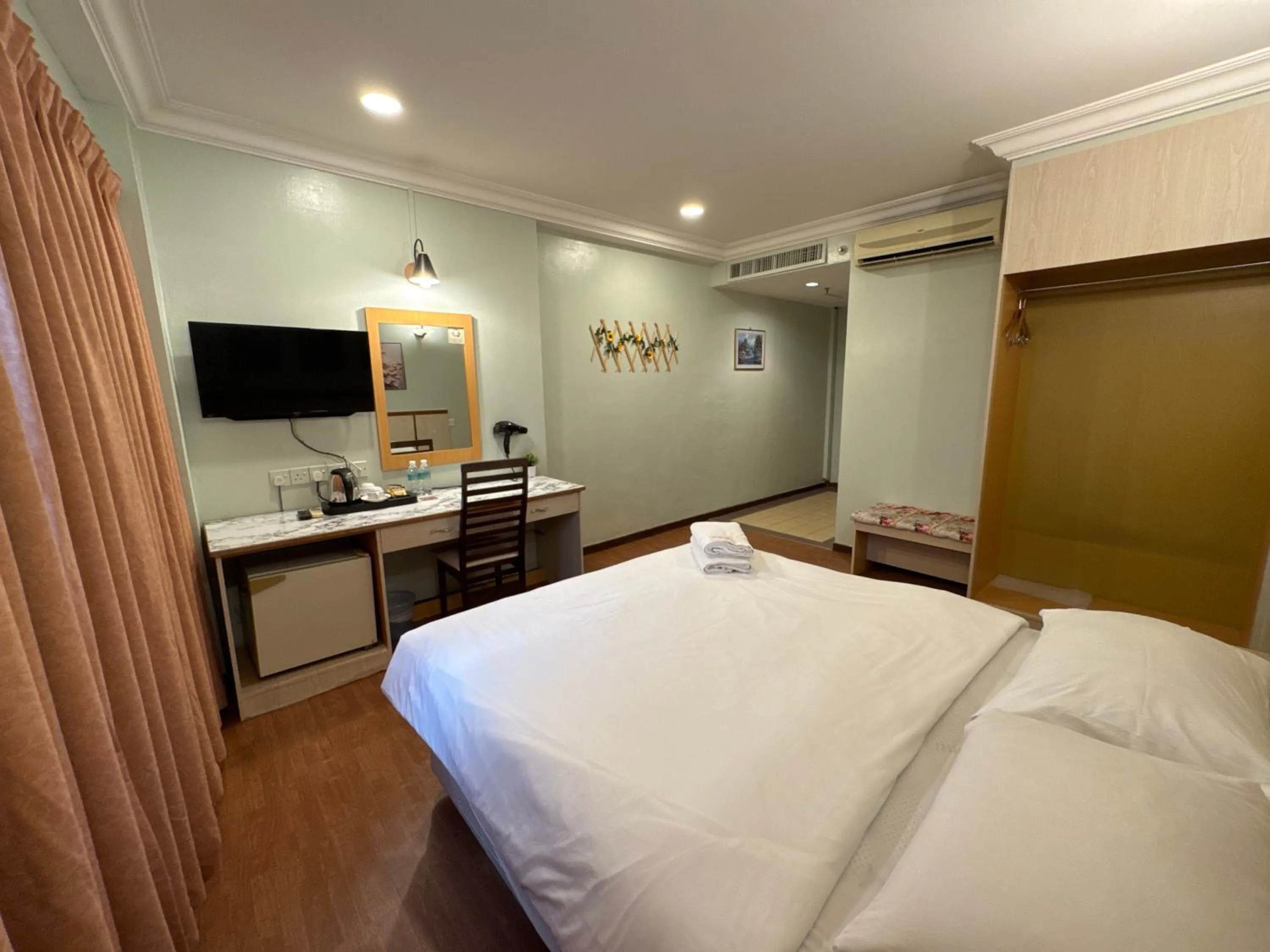 Bed in Fair Park Hotel