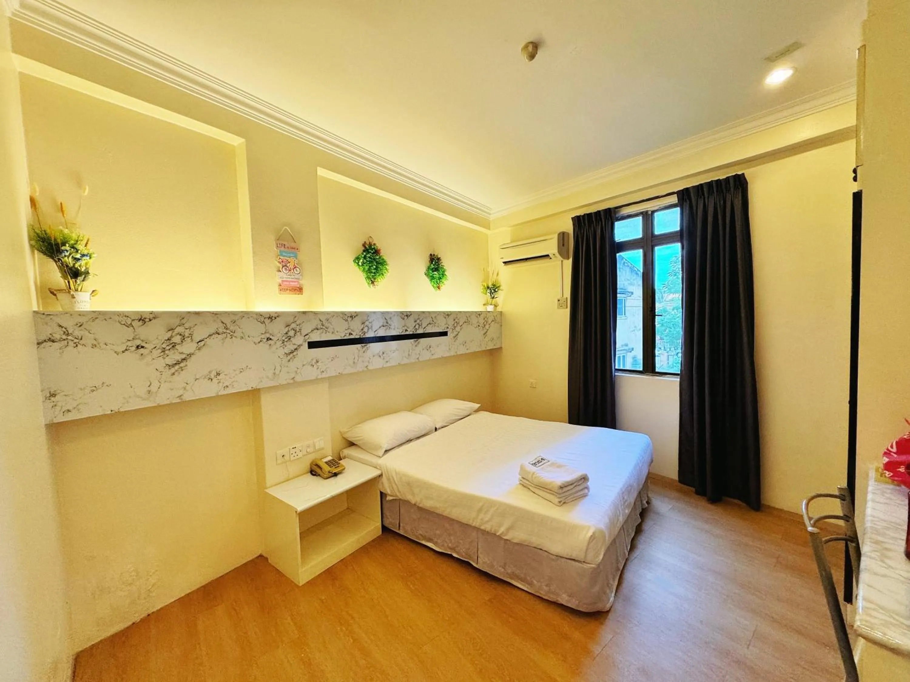 Bed in Fair Park Hotel