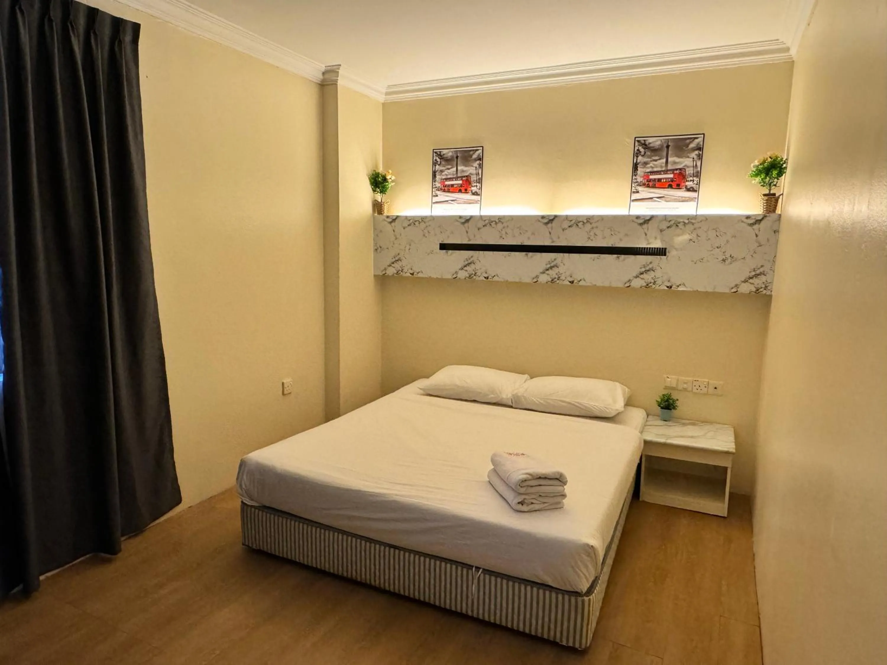 Bedroom, Bed in Fair Park Hotel