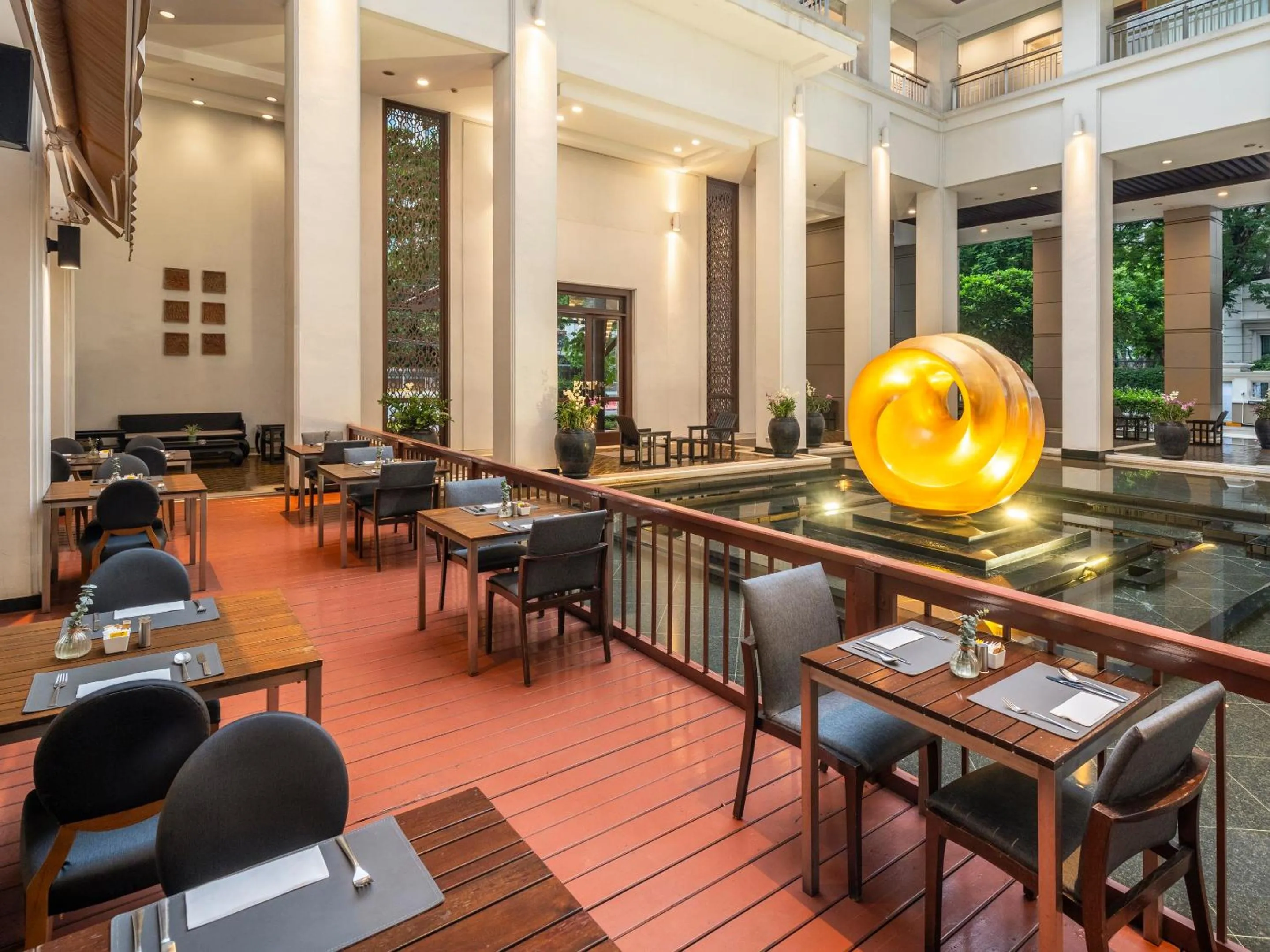 Restaurant/places to eat in Grande Centre Point Ploenchit