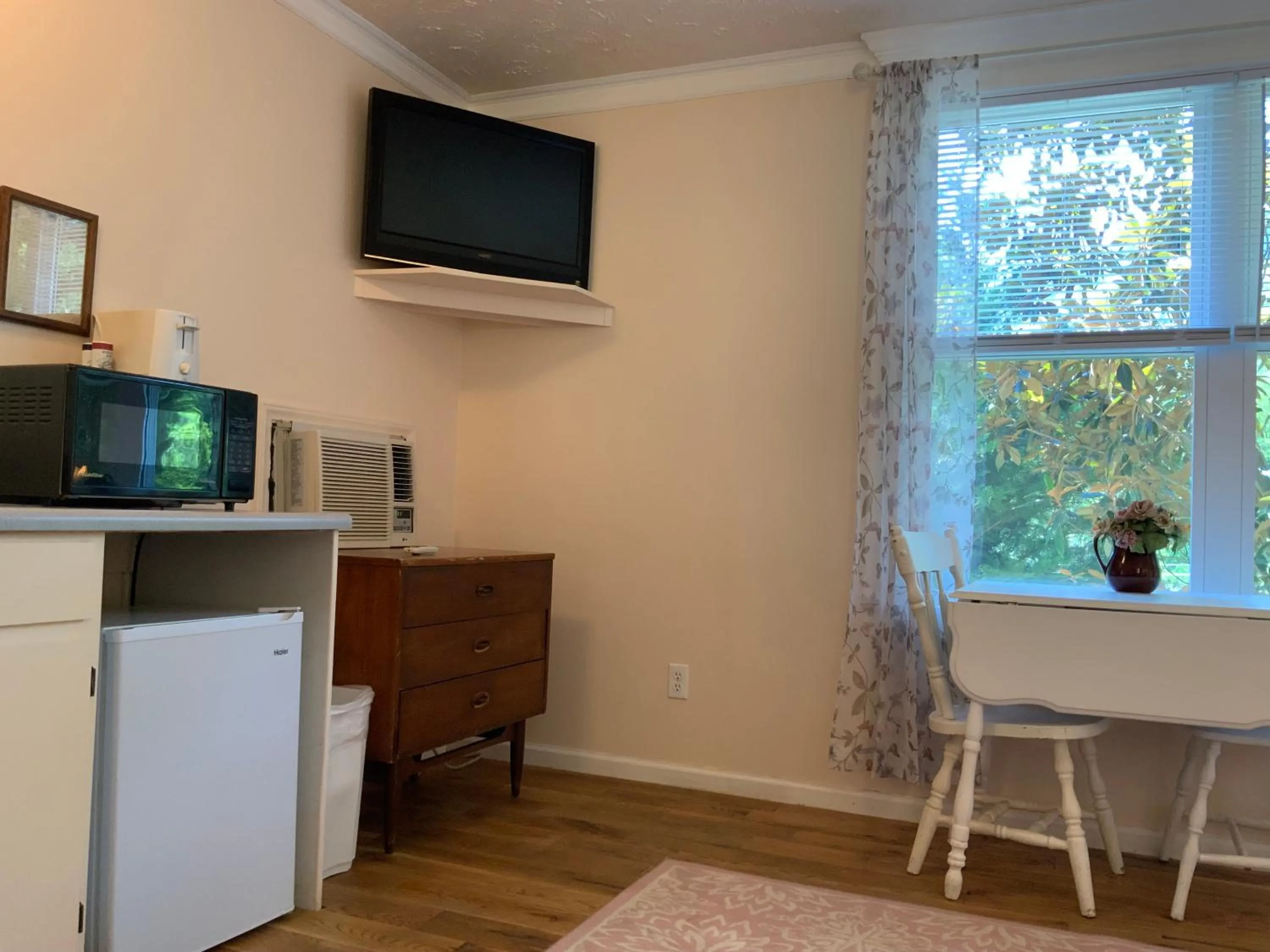 The Chimney Rock Inn & Cottages