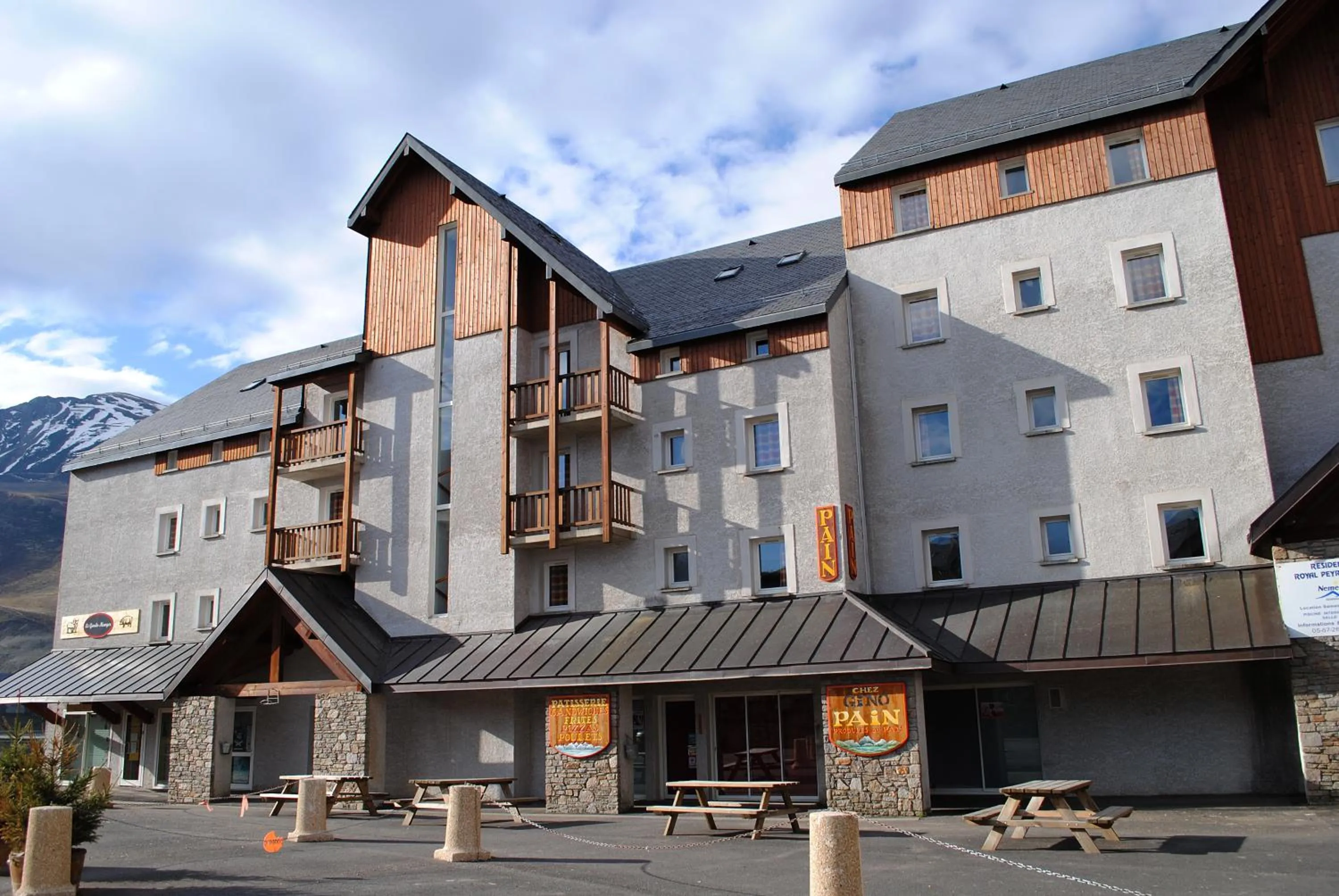 Facade/entrance in Résidence Goélia Royal Peyragudes