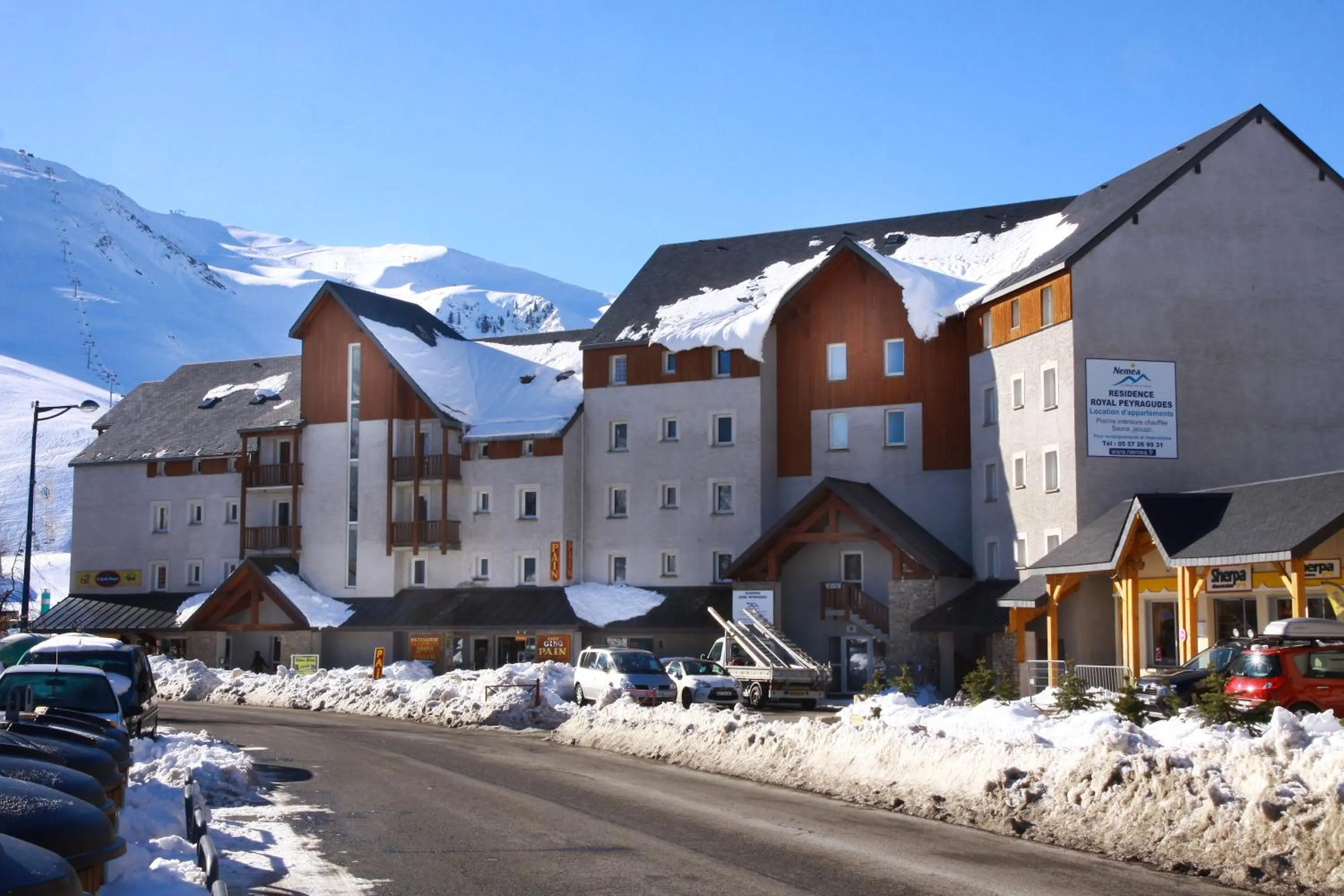 Facade/entrance in Résidence Goélia Royal Peyragudes