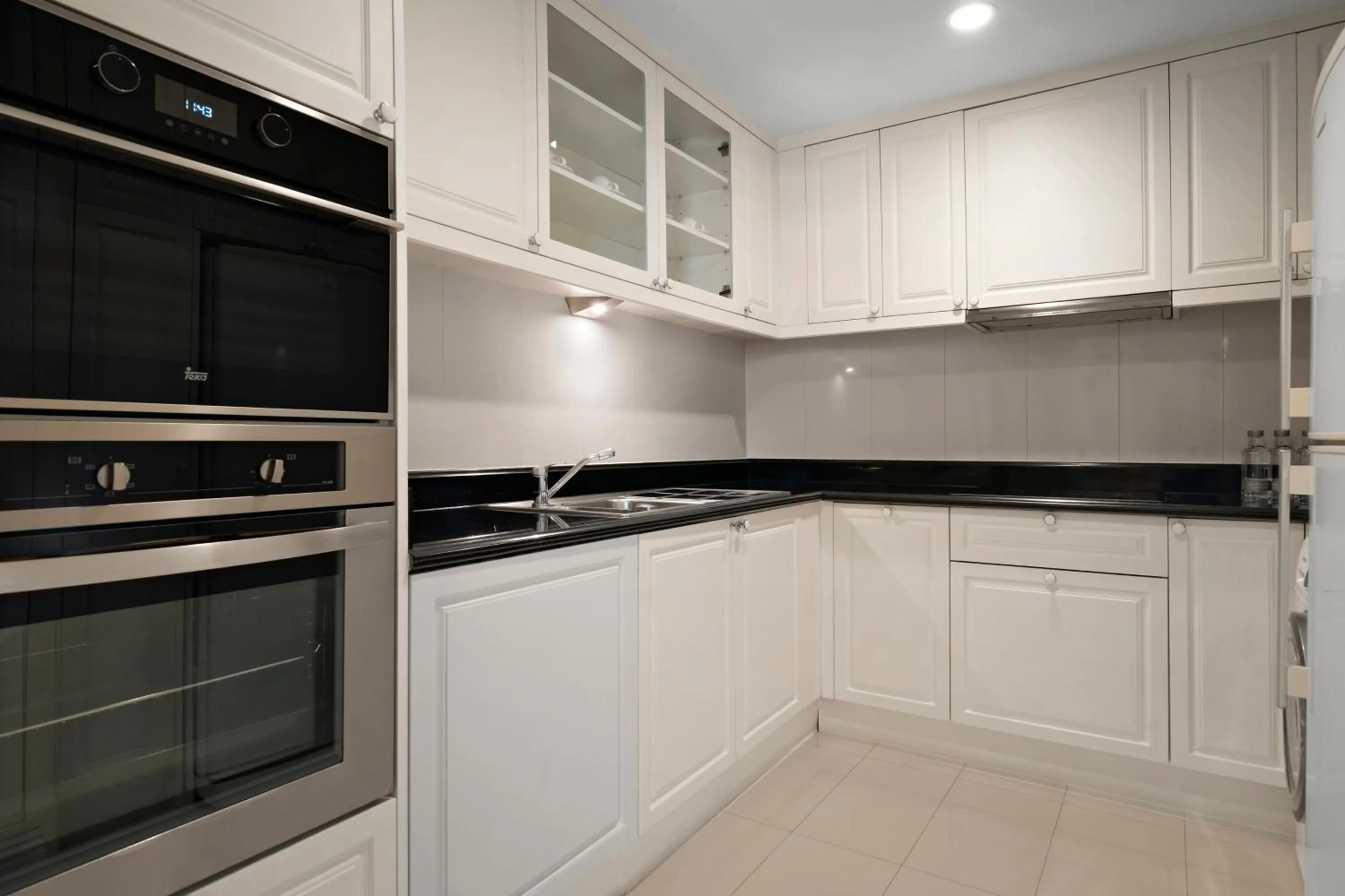 Kitchen or kitchenette in Grande Centre Point Hotel Ratchadamri Bangkok