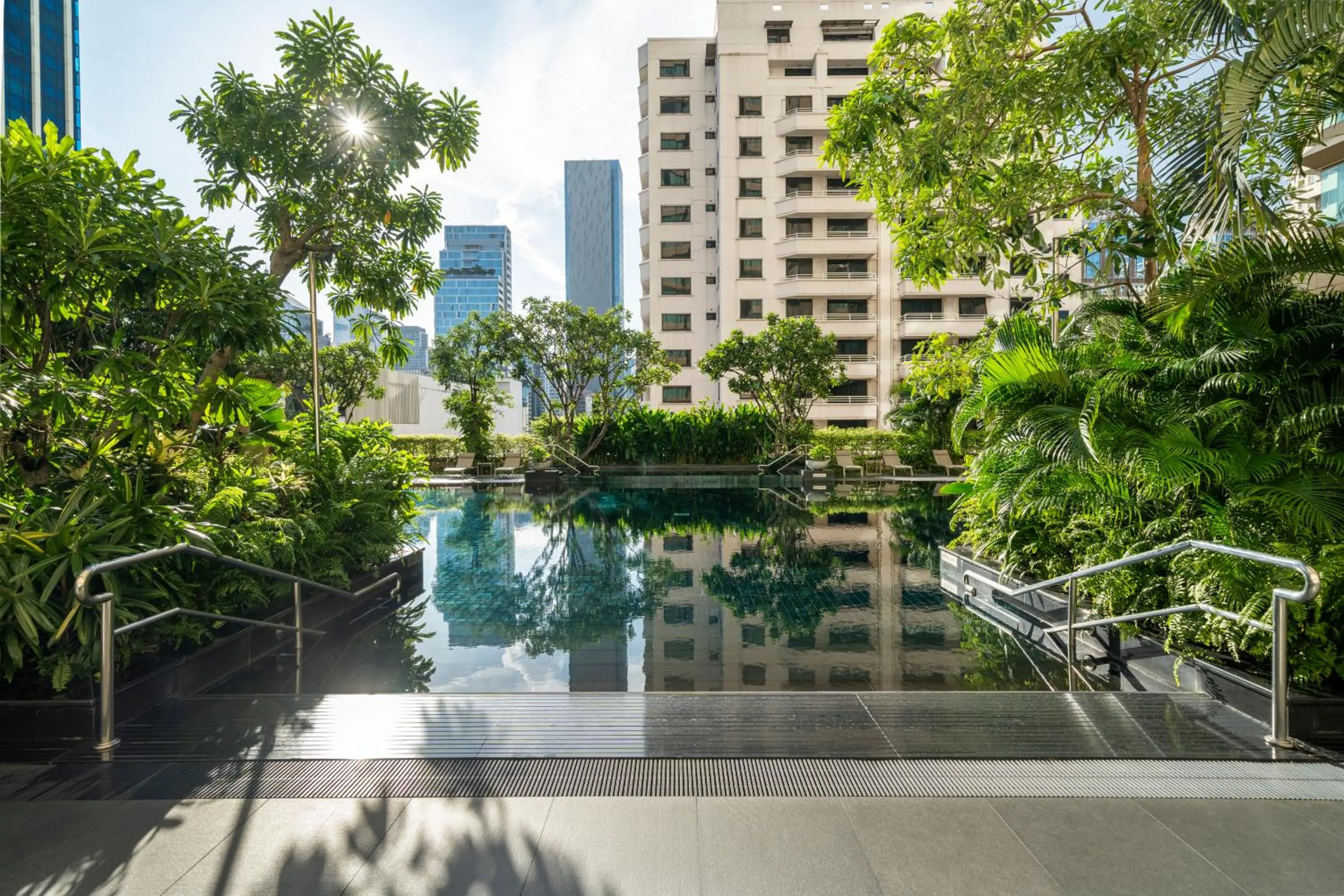 Swimming pool in Grande Centre Point Hotel Ratchadamri Bangkok