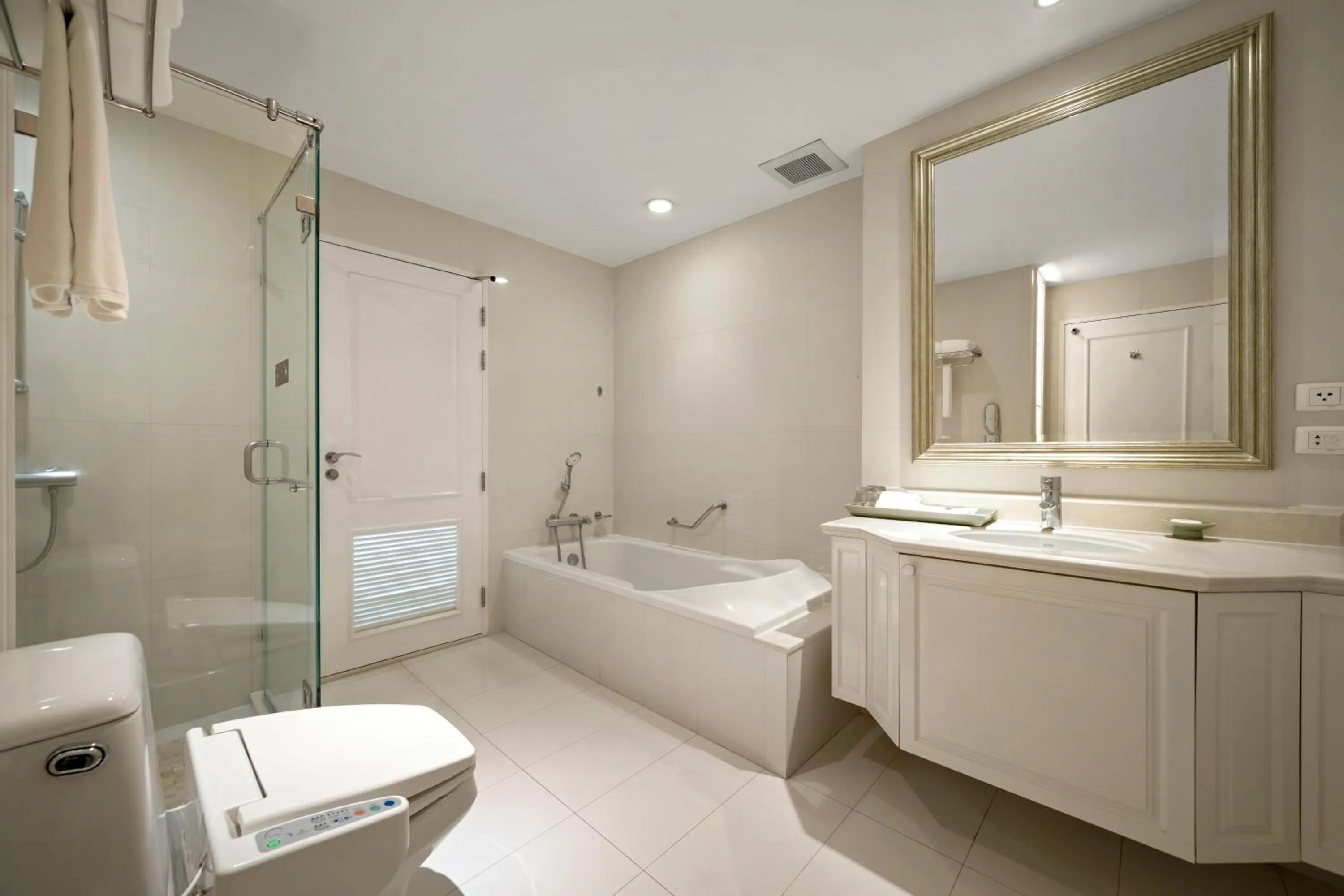 Bathroom in Grande Centre Point Hotel Ratchadamri Bangkok