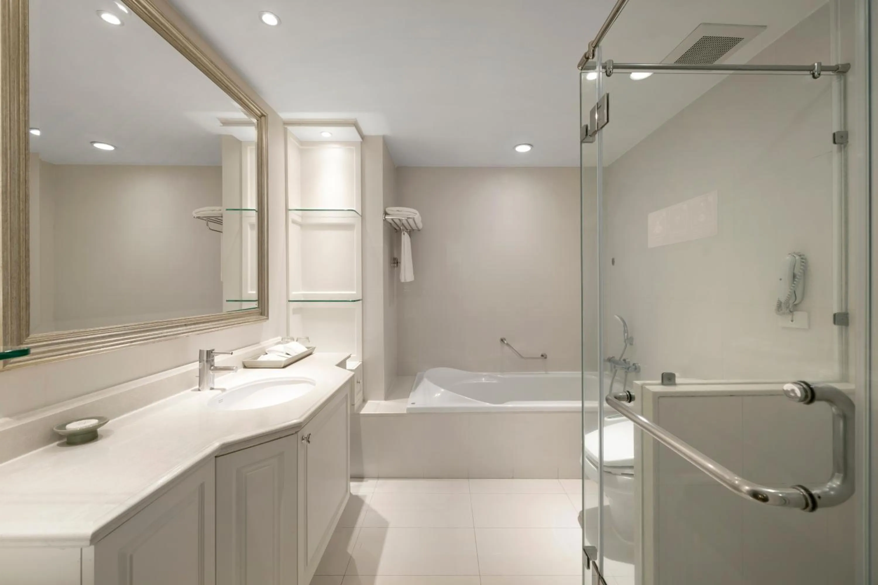 Bathroom in Grande Centre Point Hotel Ratchadamri Bangkok