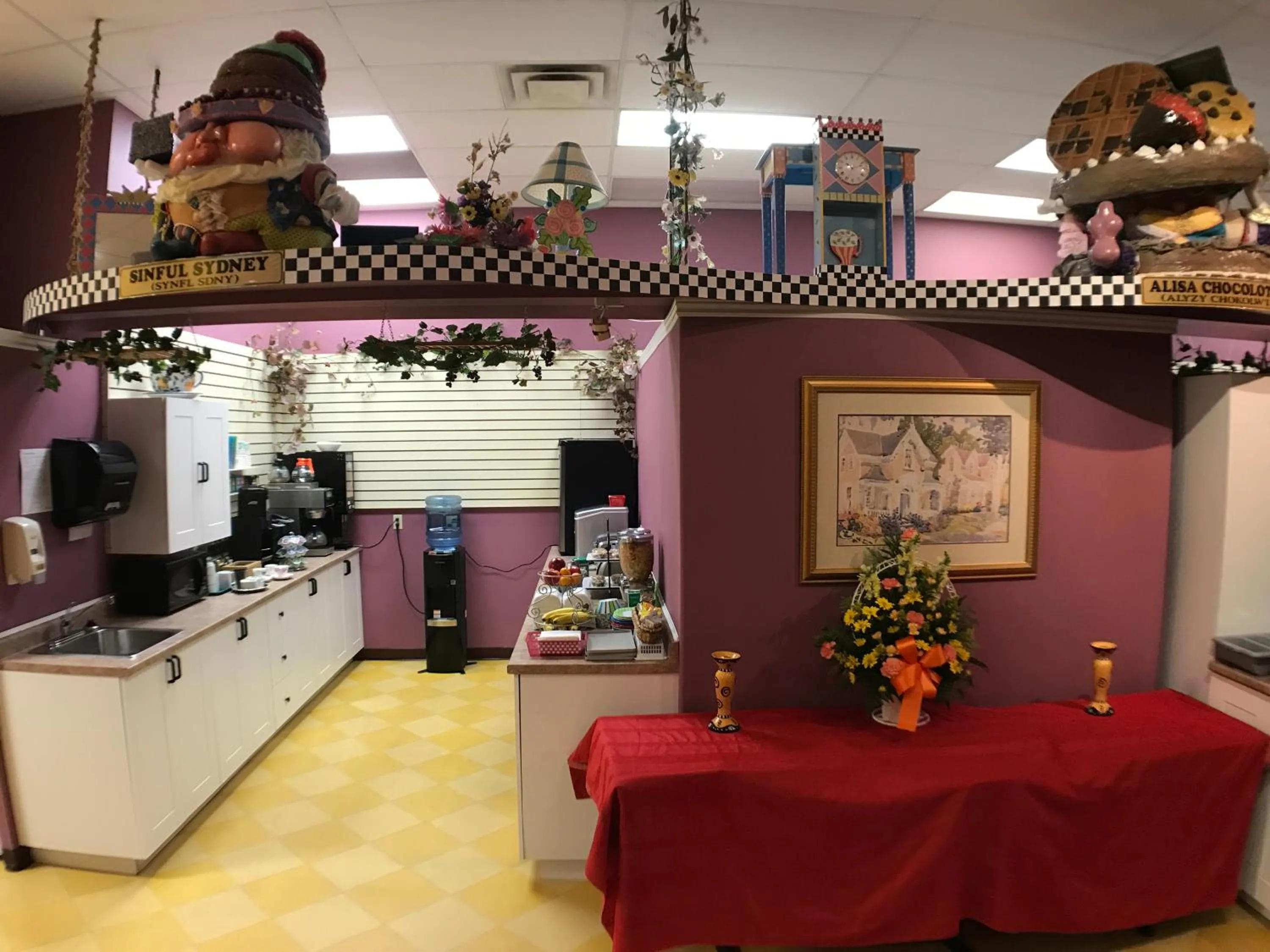 Restaurant/places to eat in Balsam Suites Boutique Inn & Residence