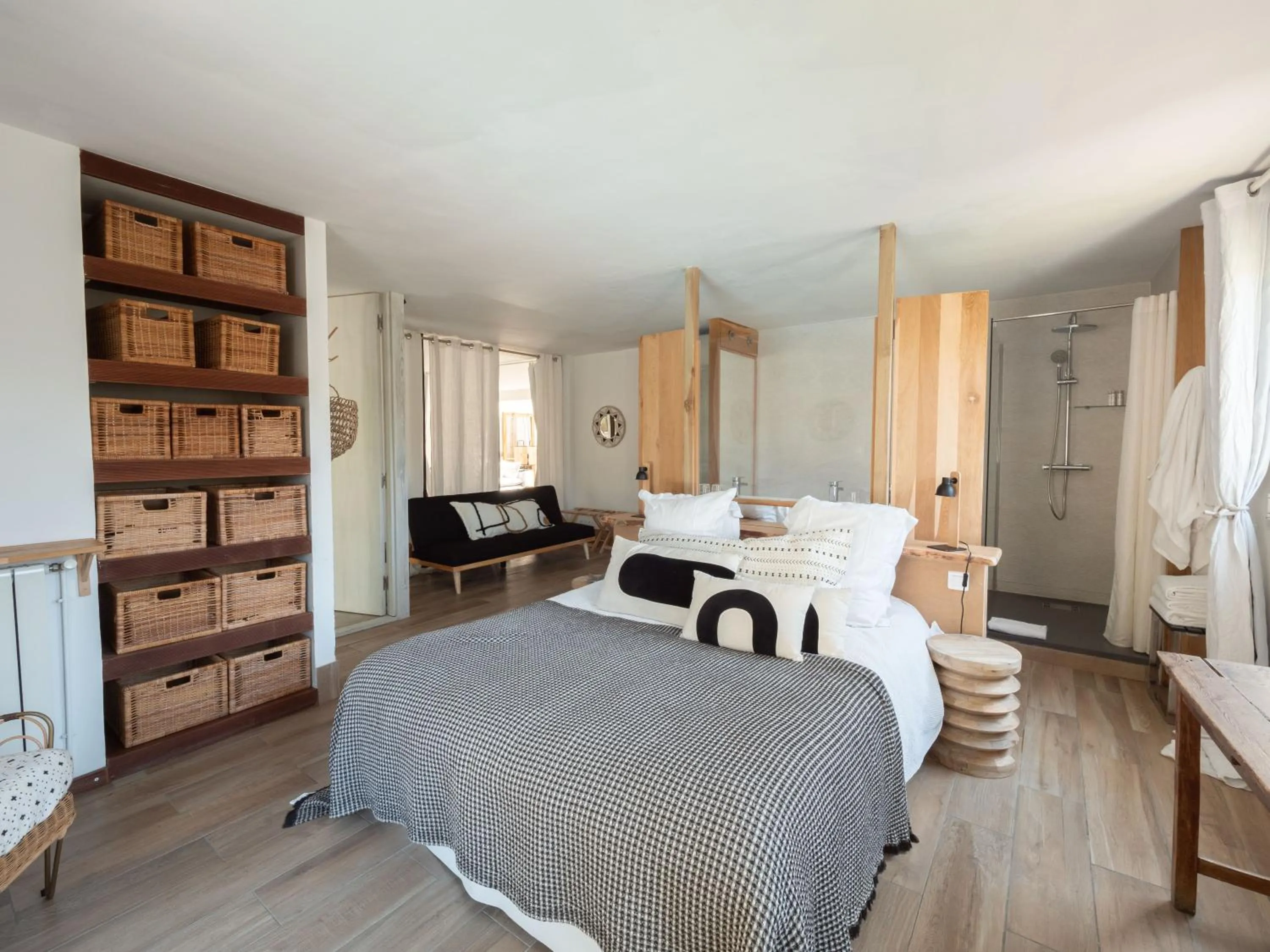 Photo of the whole room, Bed in Hotel de La Plage - Mahogany