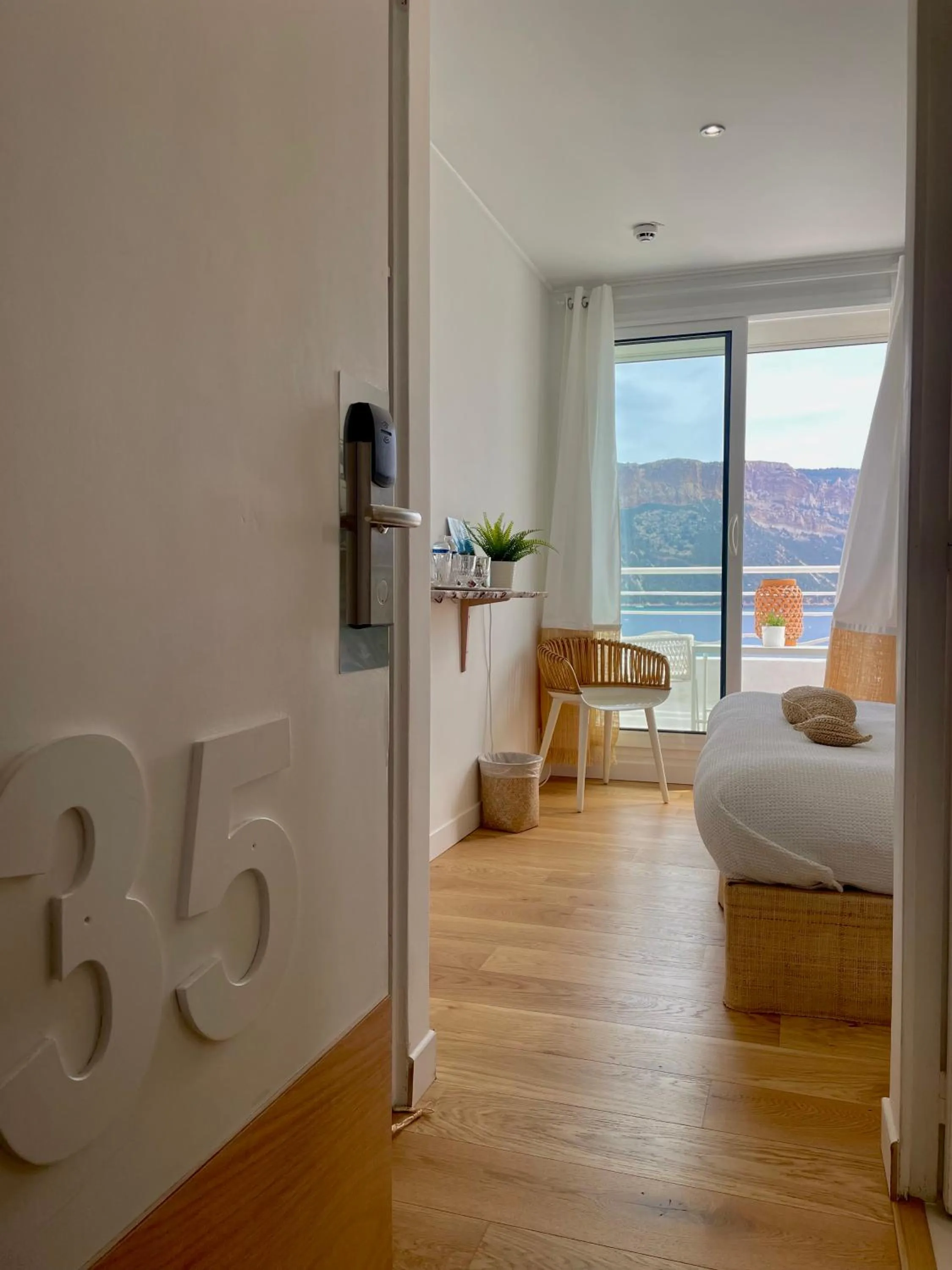 Hotel de La Plage - Mahogany