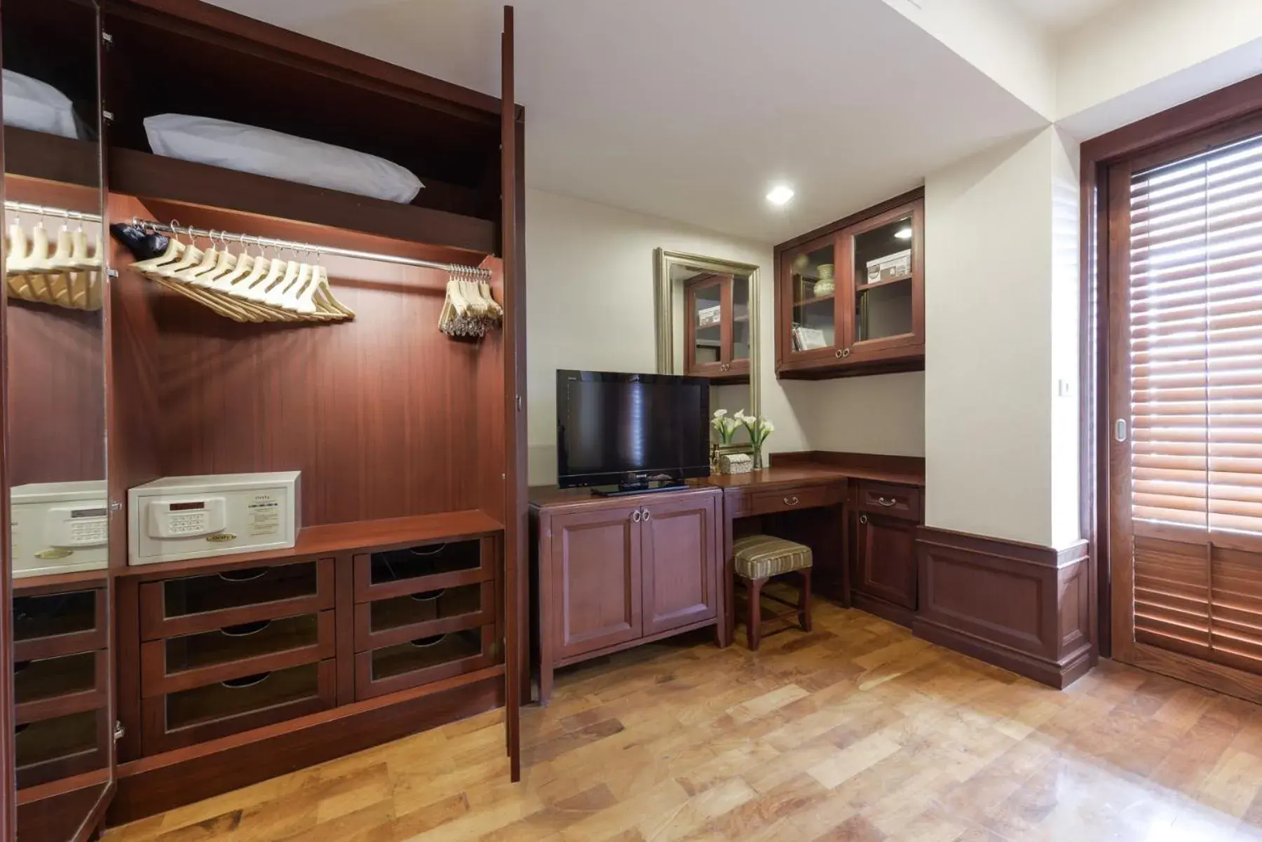 Two-Bedroom Executive Suite 4 people in Centre Point Sukhumvit Thong-Lo Two-Bedroom Executive Suite 4 people in Centre Point Sukhumvit Thong-Lo