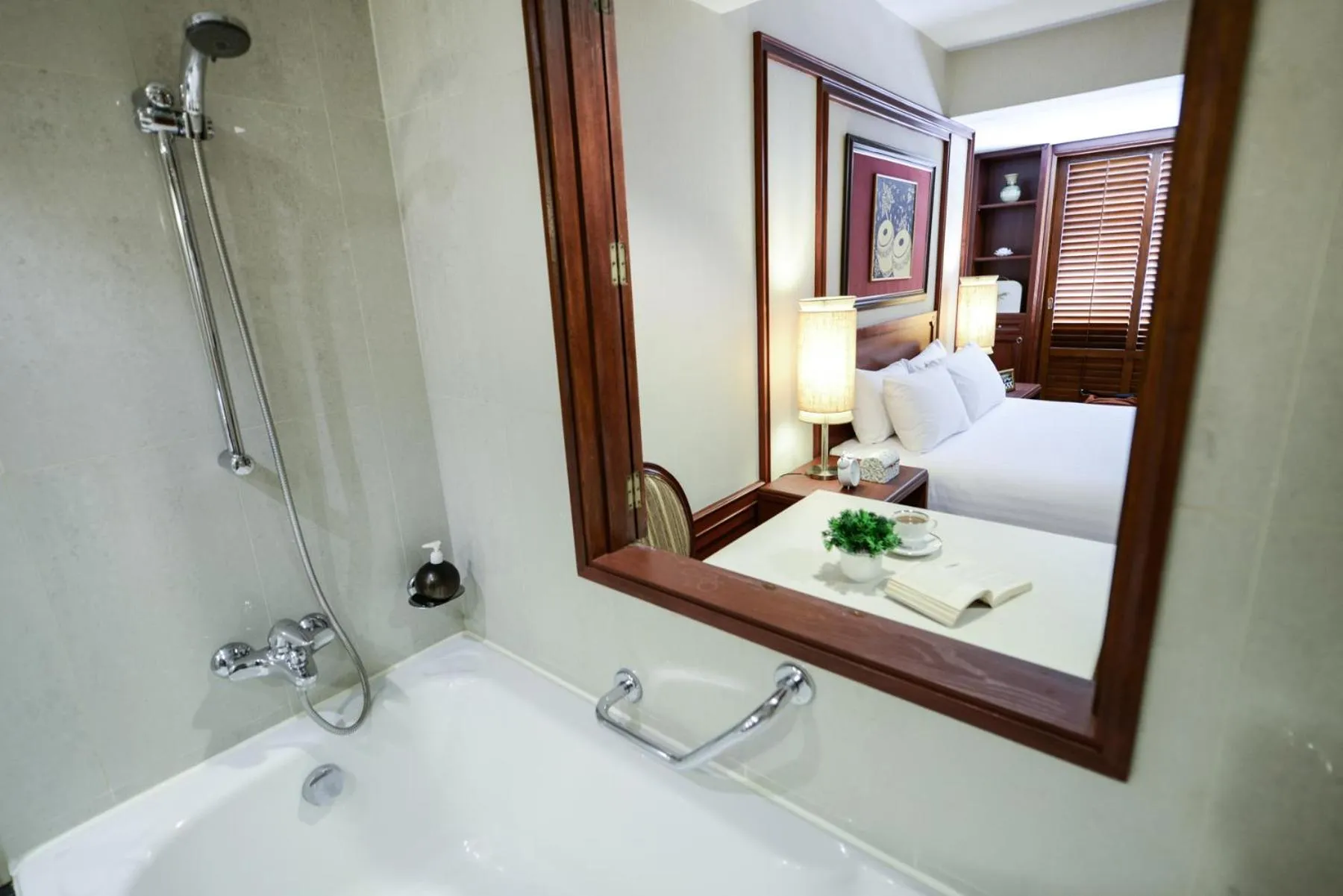 Bathroom, Bed in Centre Point Sukhumvit Thong-Lo