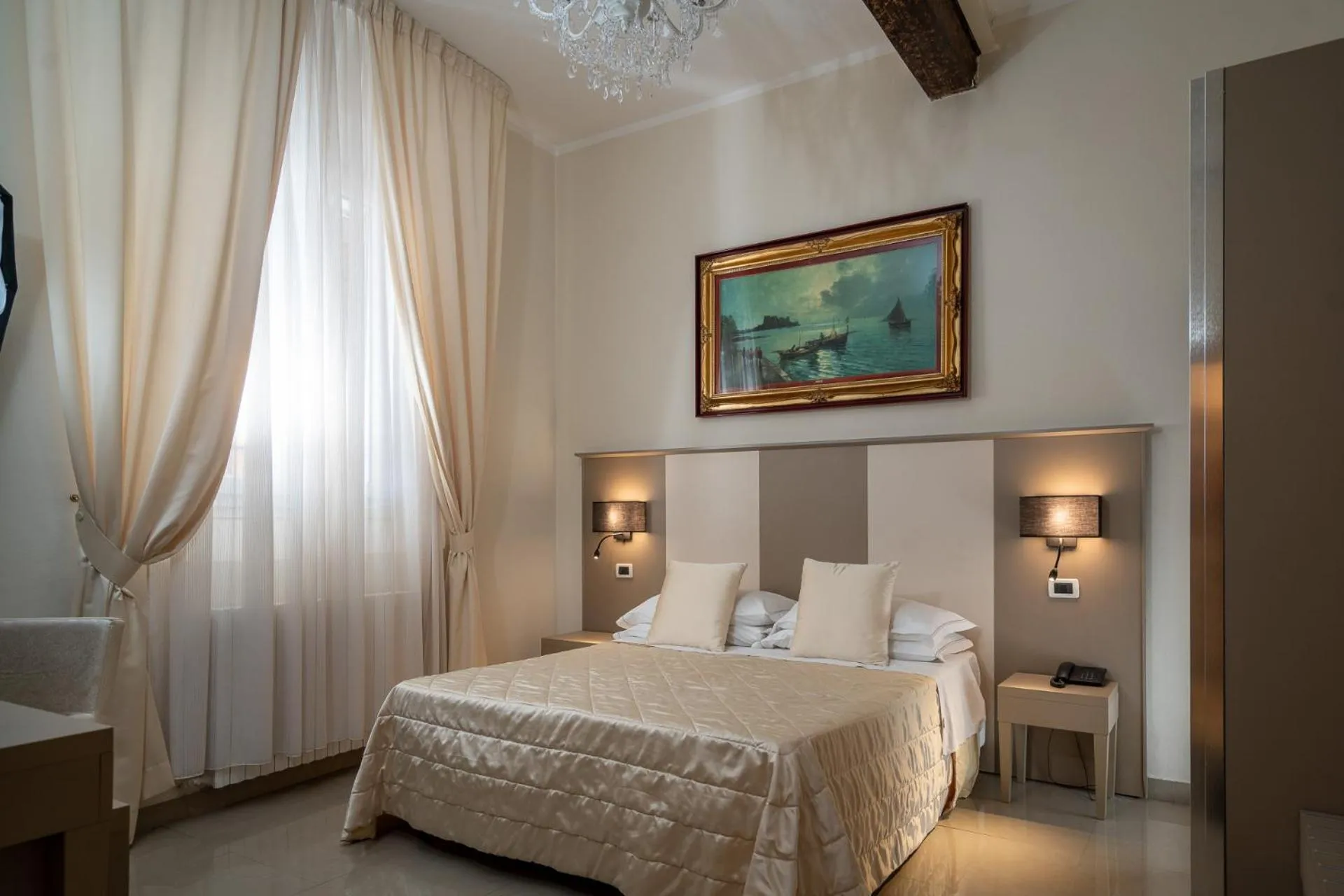 Photo of the whole room, Bed in Albergo Rossini 1936