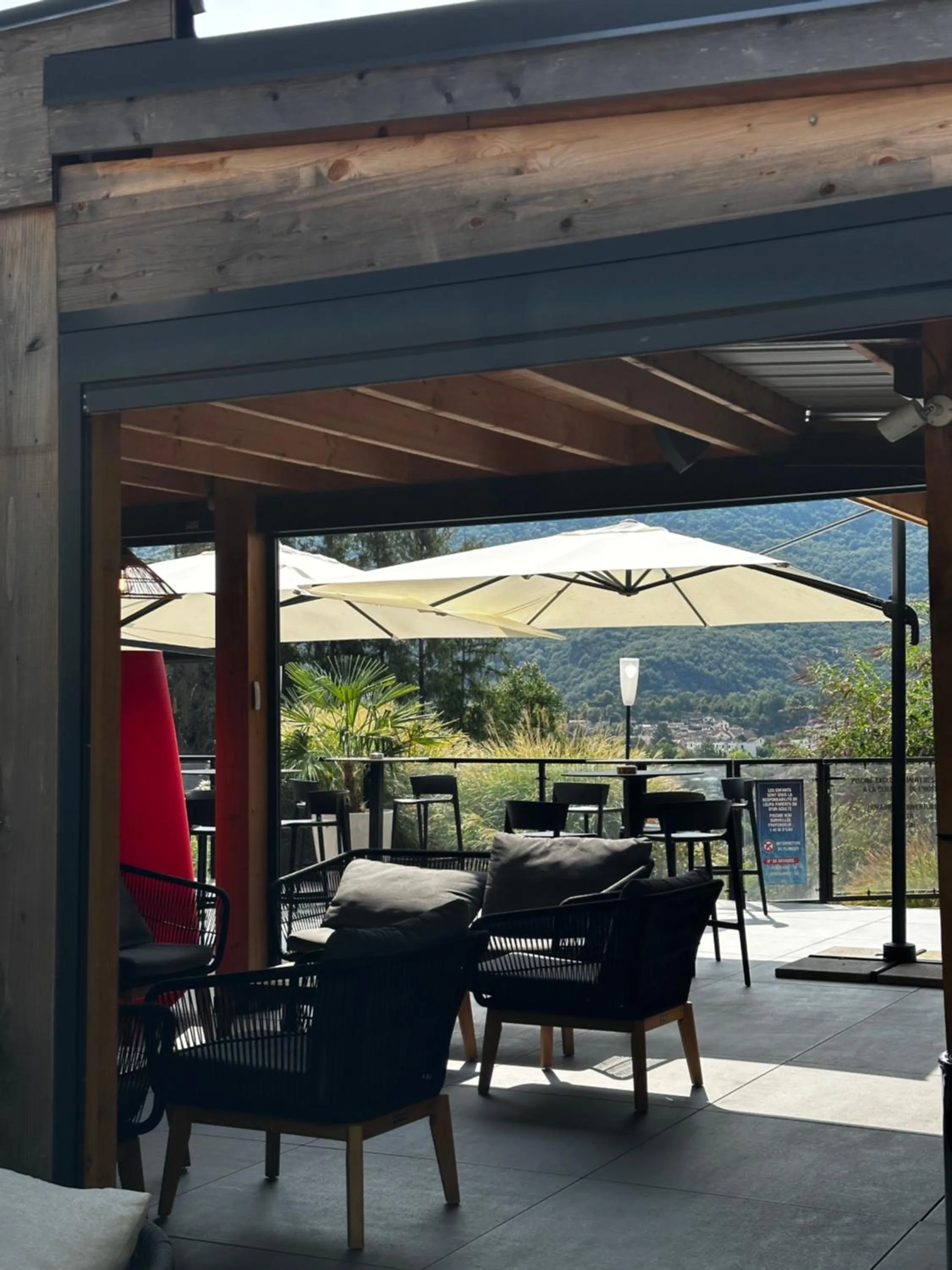 Patio in Hôtel Restaurant Le Repère