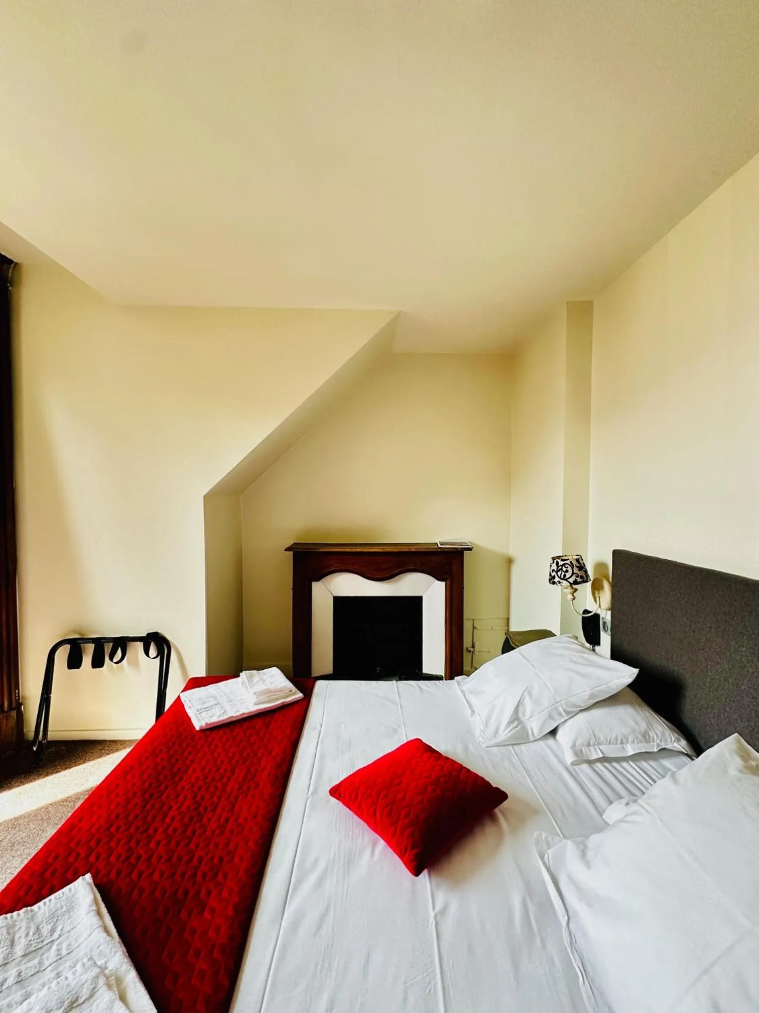 Bed in Hôtel Restaurant Le Repère