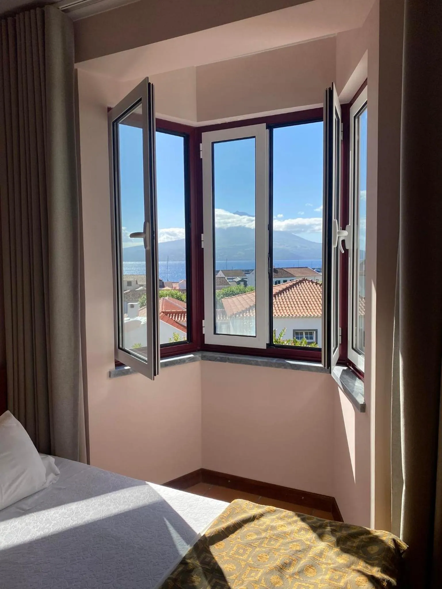 View (from property/room), Bed in Apartamentos Turisticos Verdemar