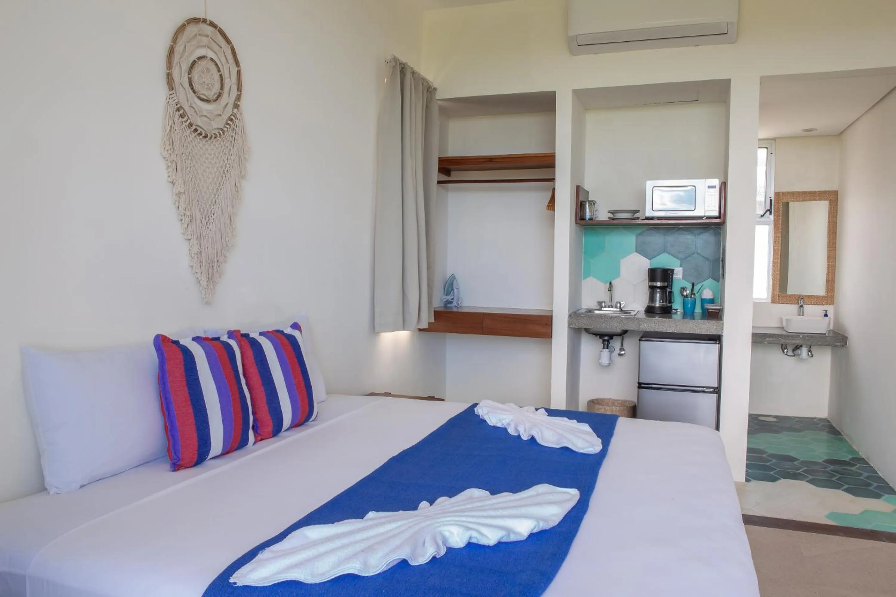 Kitchen or kitchenette, Bed in Suites Cielo y Mar