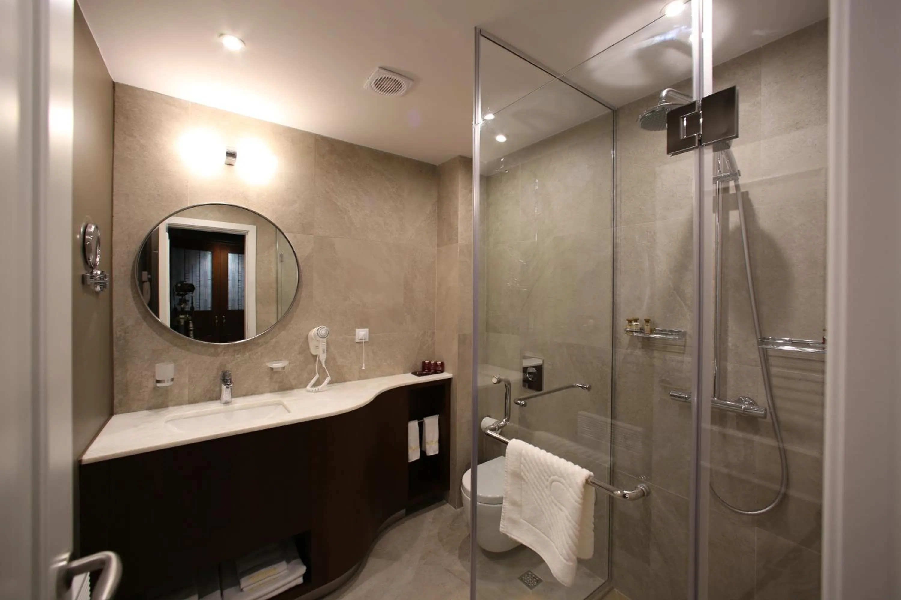 Bathroom in Casino&Hotel efbet Trakya