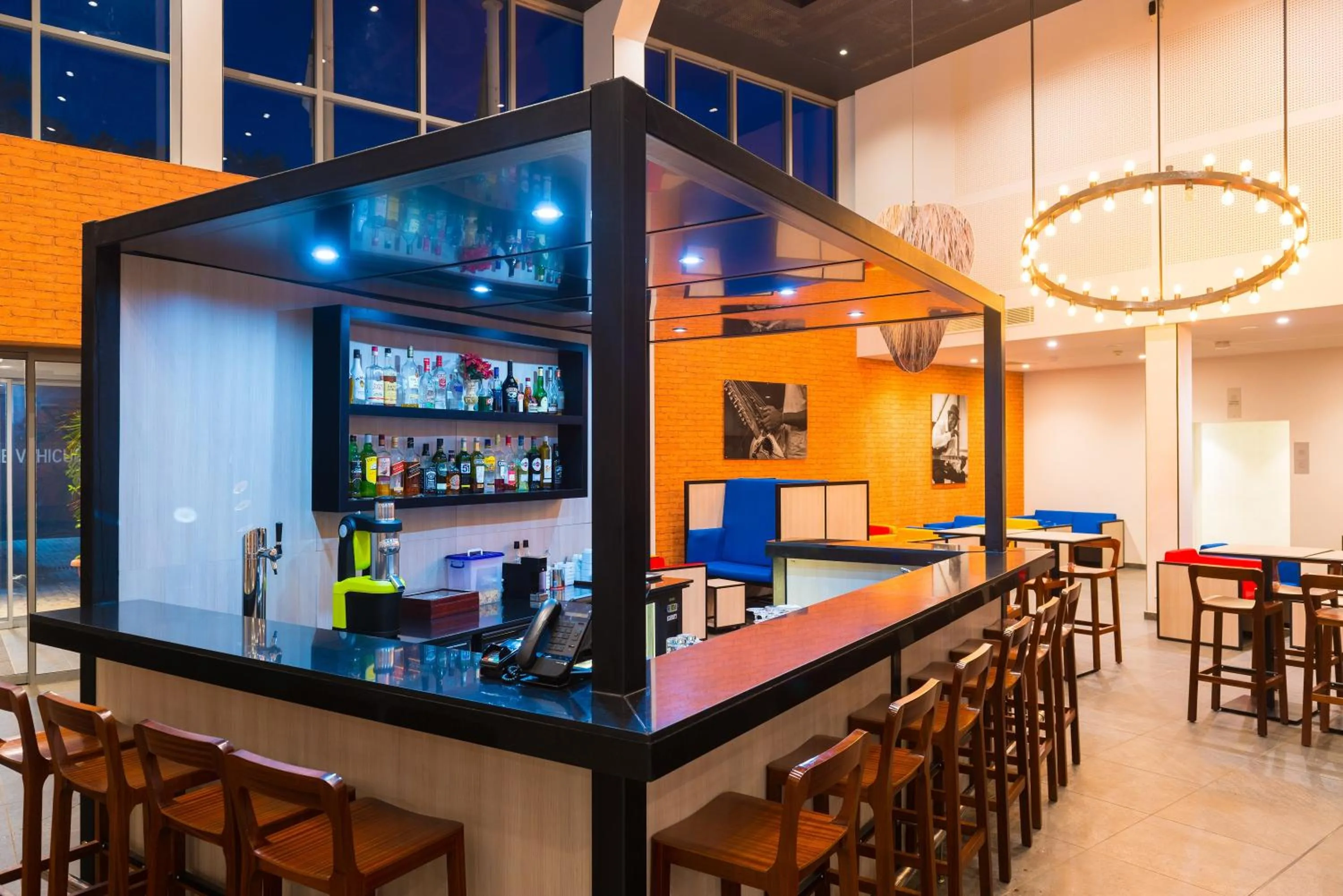 Lounge or bar in ONOMO Hotel Conakry