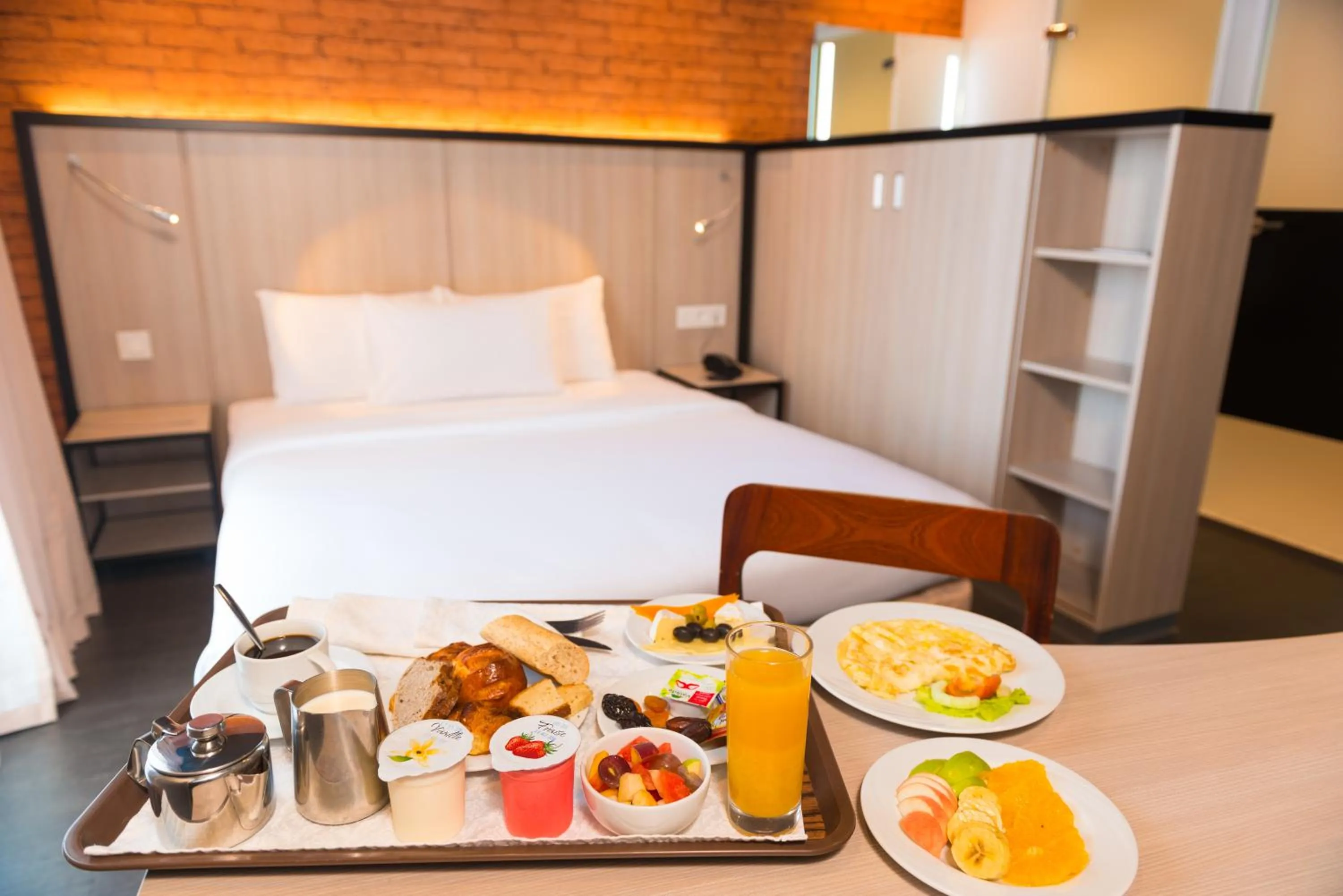 Bedroom, Bed in ONOMO Hotel Conakry