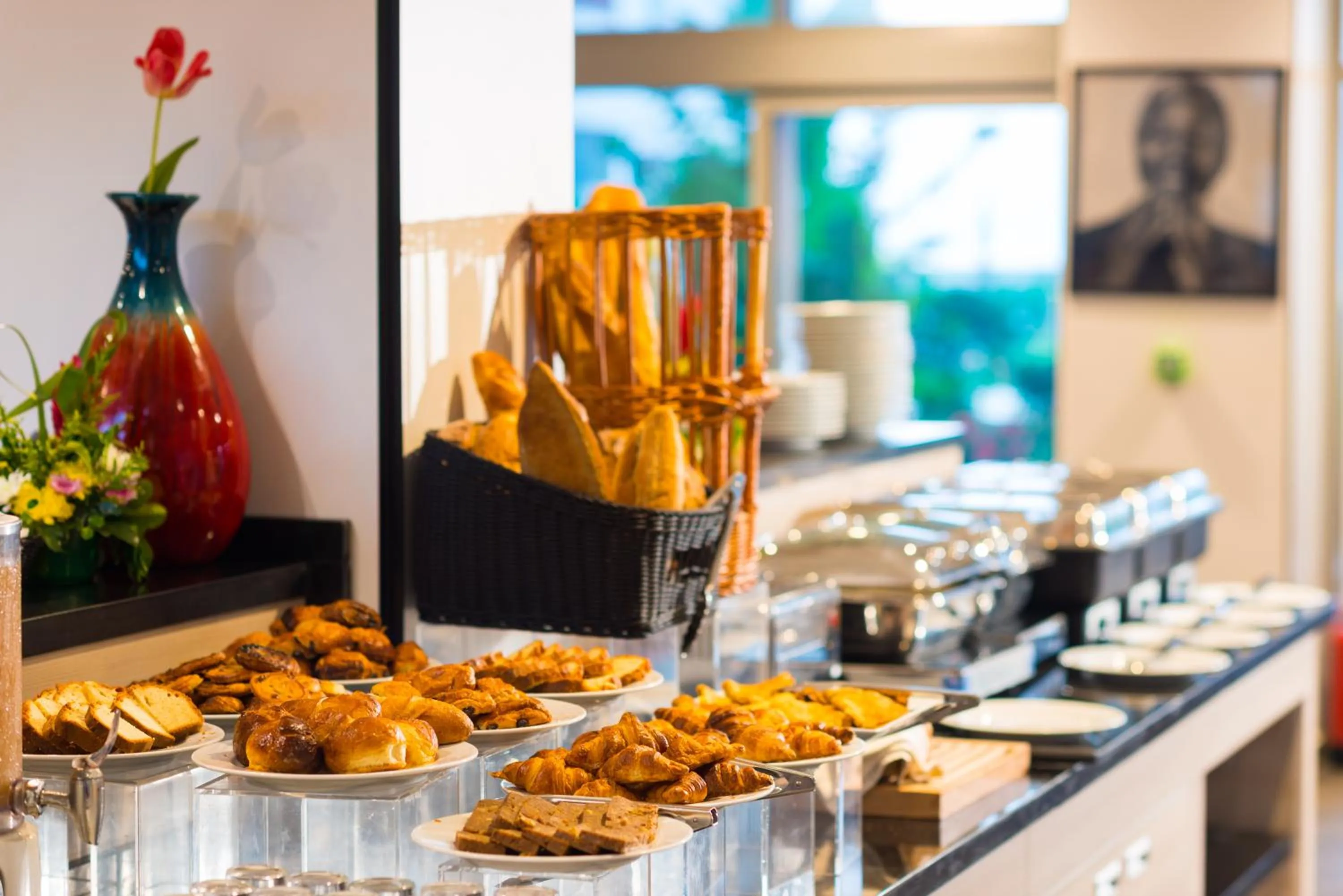 Restaurant/places to eat in ONOMO Hotel Conakry