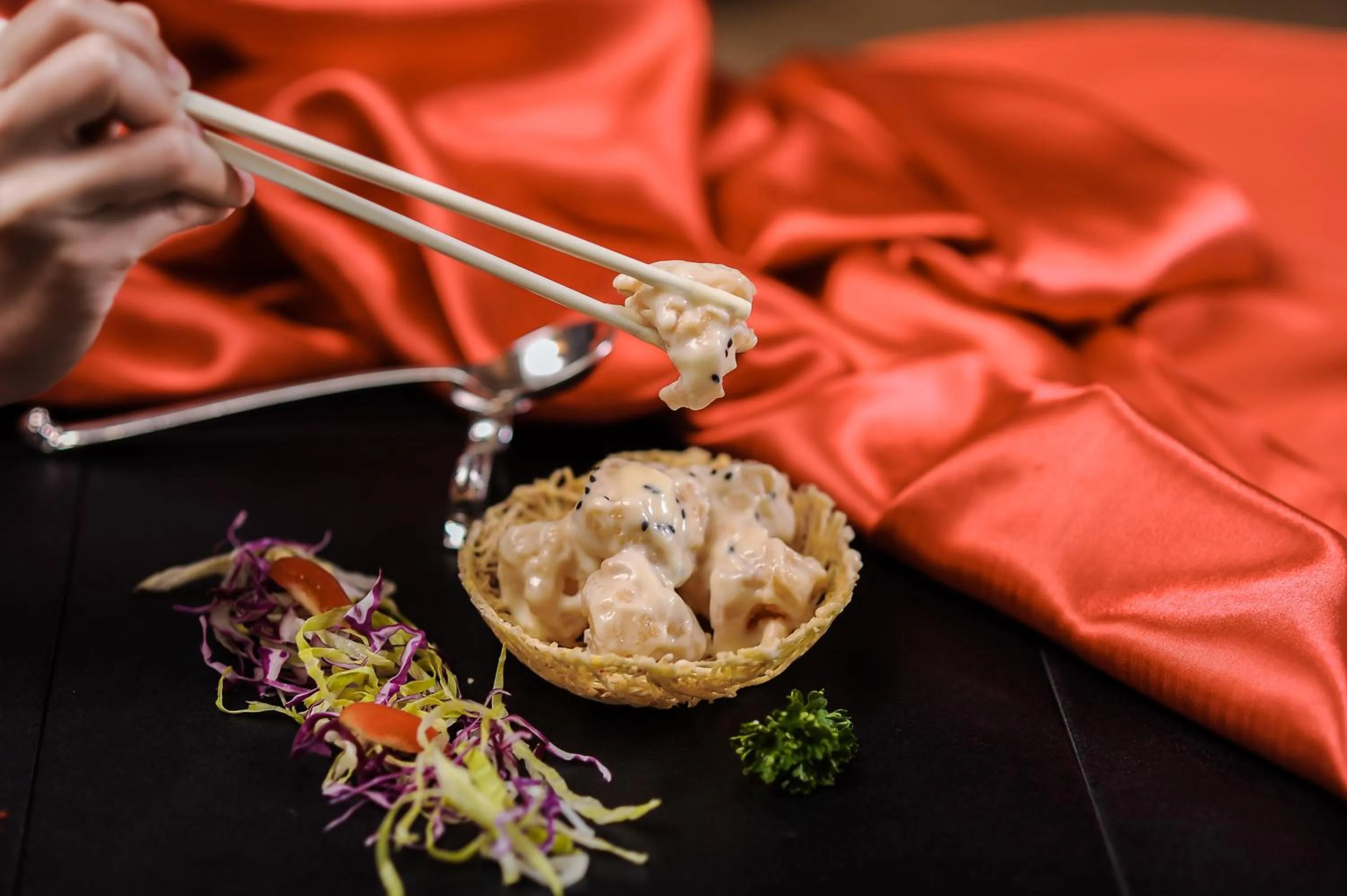 Restaurant/places to eat in Montien Riverside Hotel Bangkok