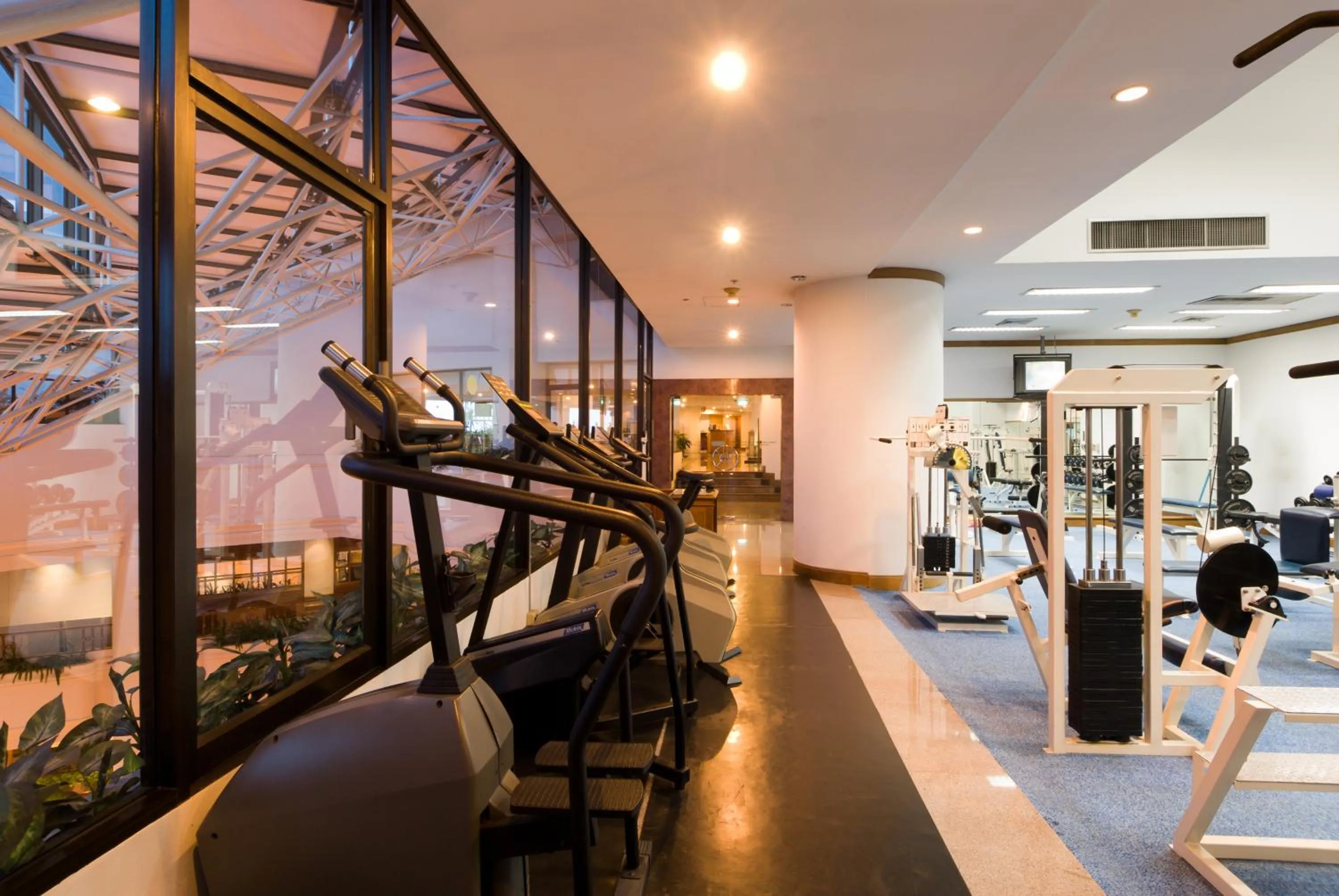 Fitness centre/facilities in Montien Riverside Hotel Bangkok