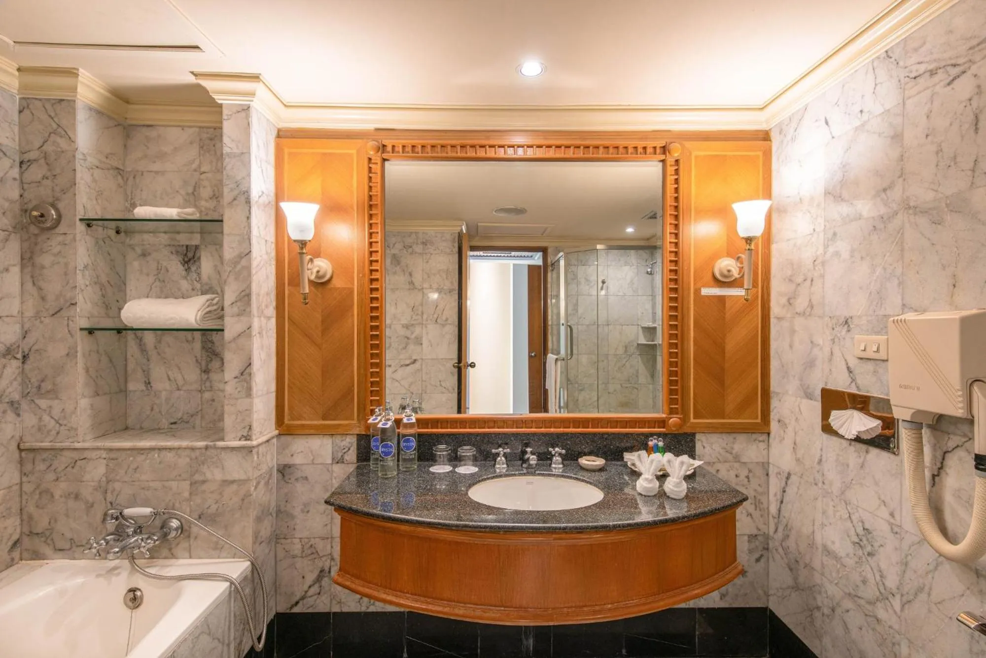 Bathroom in Montien Riverside Hotel Bangkok